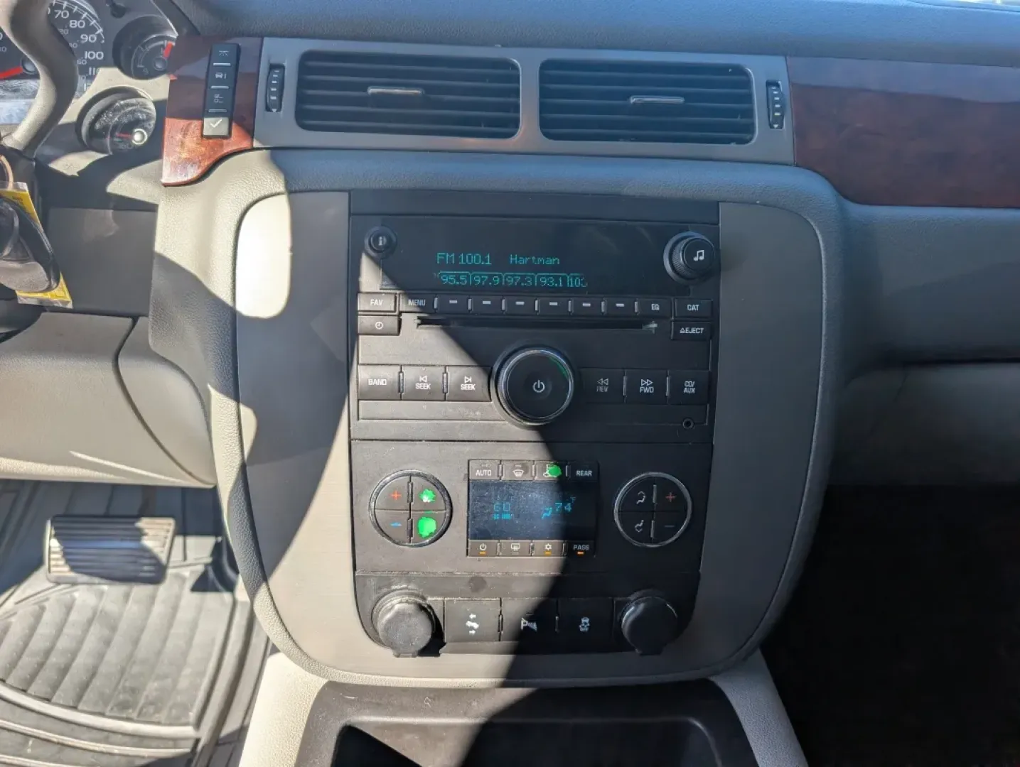 2014 /Light Titanium GMC Yukon SLT (1GKS1CE05ER) with an Other engine, located at 1430 Gateway Drive, Opelika, AL, 36801, (334) 239-0944, 32.637871, -85.409790 - Are you ready to elevate your family adventures or tackle daily commutes with unparalleled comfort and versatility? Look no further than this 2014 GMC Yukon SLT, now available at Gils Auto in Phenix City, AL. This robust SUV is the perfect companion for growing families, weekend road trips, or anyon - Photo#14