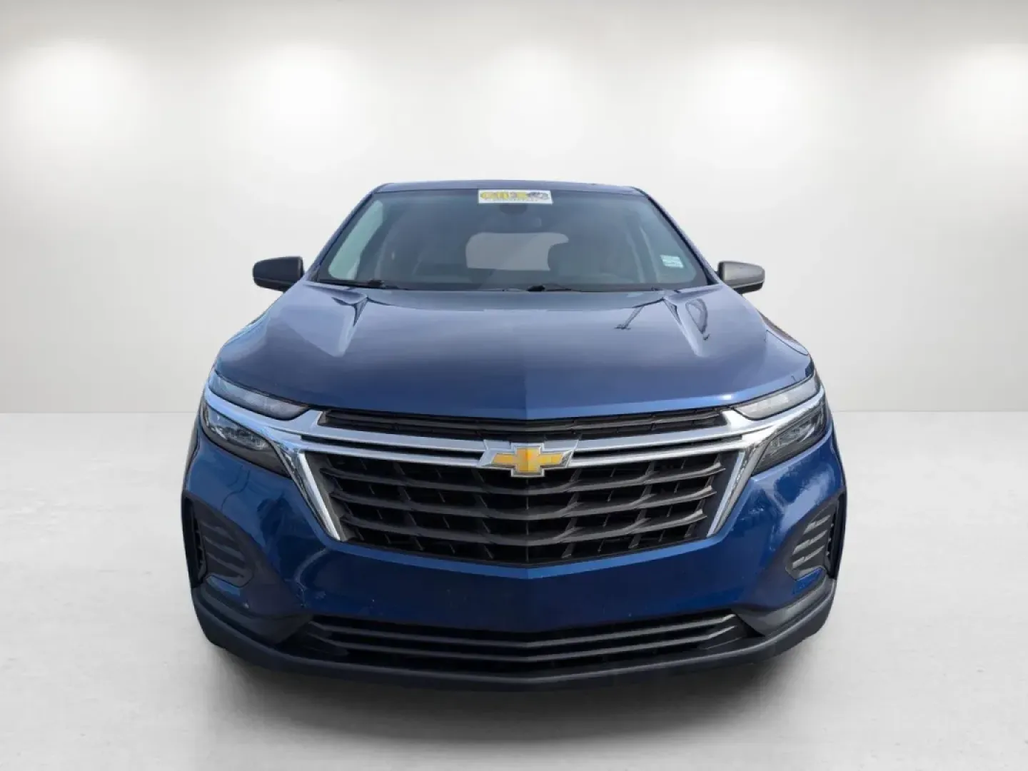 2022 /Medium Ash Gray Chevrolet Equinox LS (2GNAXHEV6N6) with an Other engine, located at 1430 Gateway Drive, Opelika, AL, 36801, (334) 239-0944, 32.637871, -85.409790 - Embark on your next adventure with the 2022 Chevrolet Equinox LS, a versatile sport utility vehicle designed for those who crave both comfort and capability. Whether you're a growing family looking for ample space, a daily commuter seeking reliability, or someone who enjoys weekend getaways, this SU - Photo#1