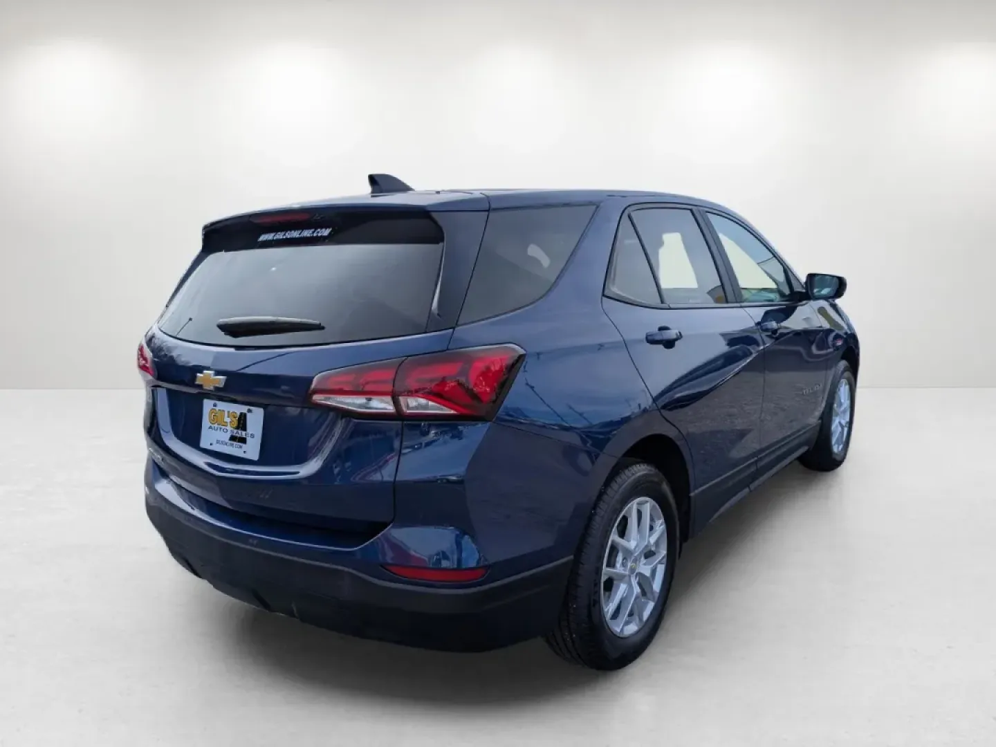 2022 /Medium Ash Gray Chevrolet Equinox LS (2GNAXHEV6N6) with an Other engine, located at 1430 Gateway Drive, Opelika, AL, 36801, (334) 239-0944, 32.637871, -85.409790 - Embark on your next adventure with the 2022 Chevrolet Equinox LS, a versatile sport utility vehicle designed for those who crave both comfort and capability. Whether you're a growing family looking for ample space, a daily commuter seeking reliability, or someone who enjoys weekend getaways, this SU - Photo#4