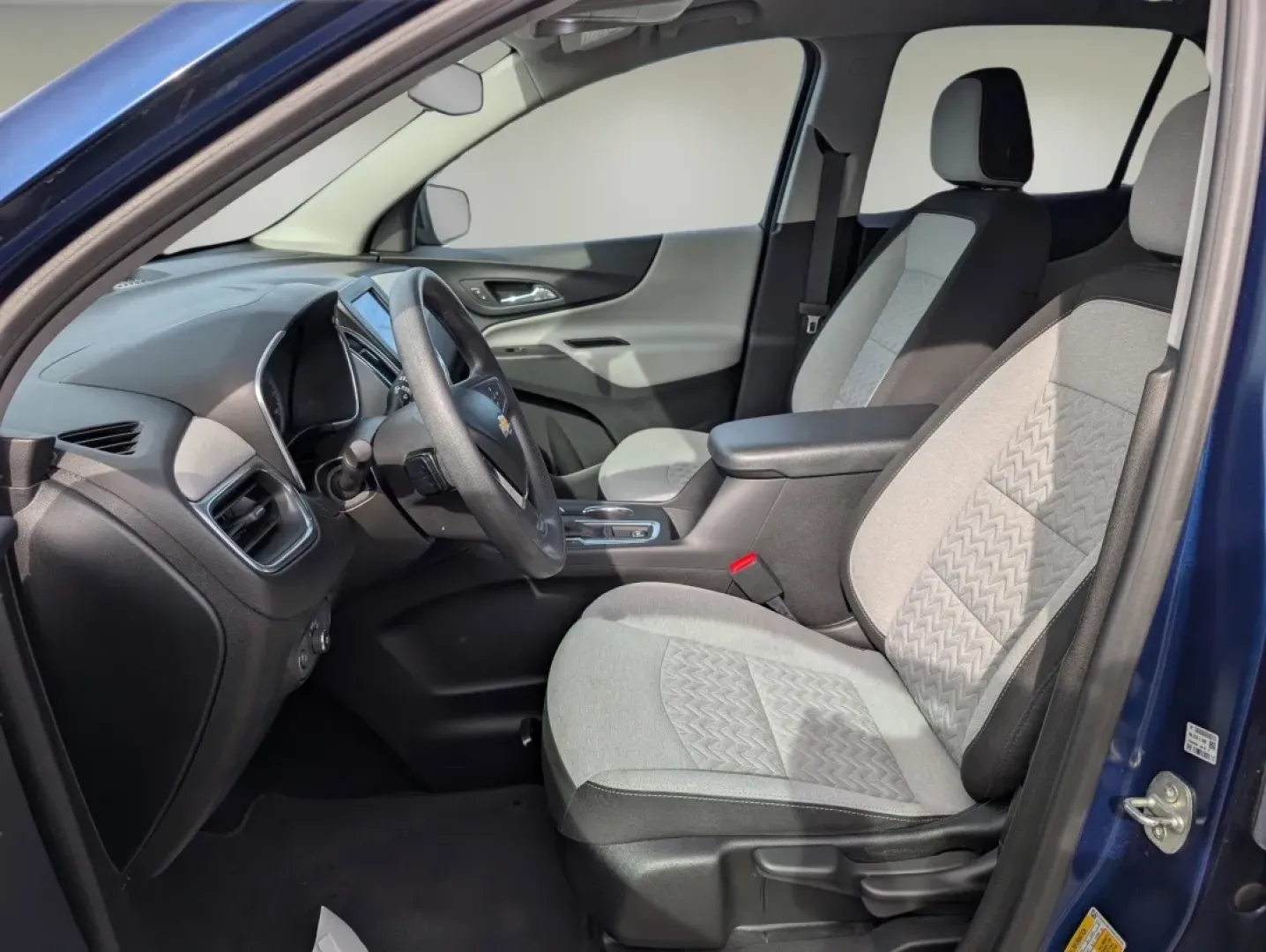 2022 /Medium Ash Gray Chevrolet Equinox LS (2GNAXHEV6N6) with an Other engine, located at 1430 Gateway Drive, Opelika, AL, 36801, (334) 239-0944, 32.637871, -85.409790 - Embark on your next adventure with the 2022 Chevrolet Equinox LS, a versatile sport utility vehicle designed for those who crave both comfort and capability. Whether you're a growing family looking for ample space, a daily commuter seeking reliability, or someone who enjoys weekend getaways, this SU - Photo#9
