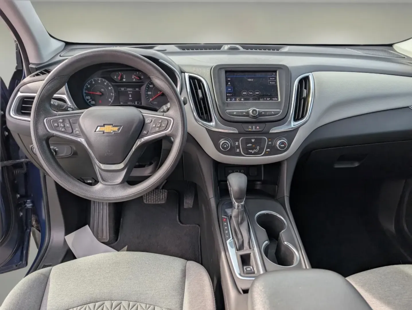 2022 /Medium Ash Gray Chevrolet Equinox LS (2GNAXHEV6N6) with an Other engine, located at 1430 Gateway Drive, Opelika, AL, 36801, (334) 239-0944, 32.637871, -85.409790 - Embark on your next adventure with the 2022 Chevrolet Equinox LS, a versatile sport utility vehicle designed for those who crave both comfort and capability. Whether you're a growing family looking for ample space, a daily commuter seeking reliability, or someone who enjoys weekend getaways, this SU - Photo#11