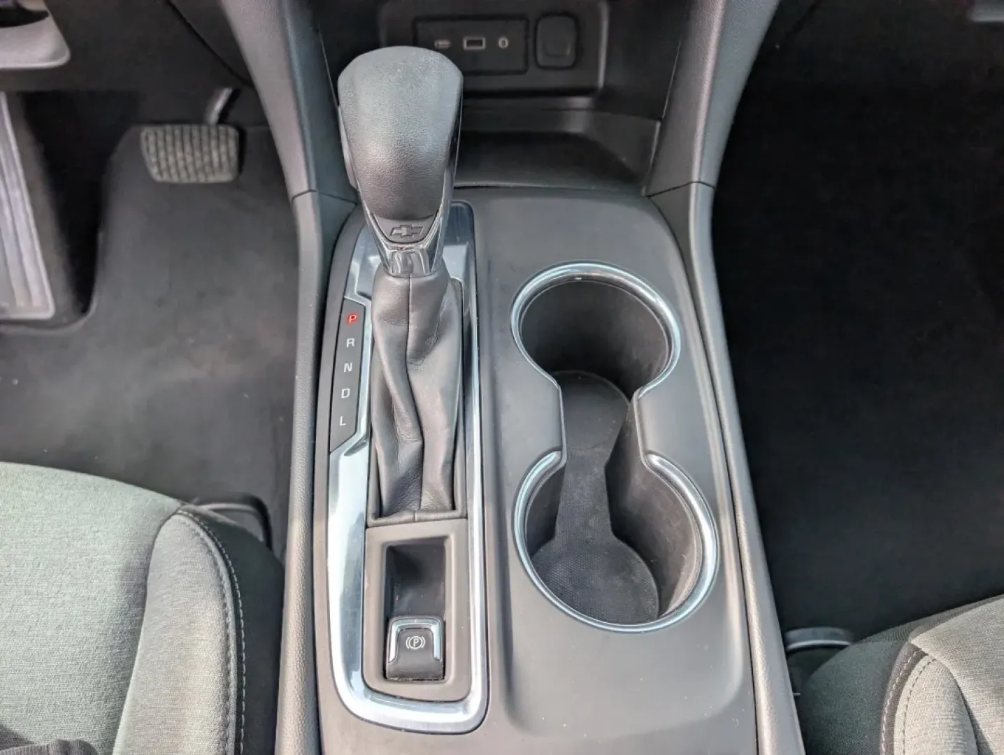 2022 /Medium Ash Gray Chevrolet Equinox LS (2GNAXHEV6N6) with an Other engine, located at 1430 Gateway Drive, Opelika, AL, 36801, (334) 239-0944, 32.637871, -85.409790 - Embark on your next adventure with the 2022 Chevrolet Equinox LS, a versatile sport utility vehicle designed for those who crave both comfort and capability. Whether you're a growing family looking for ample space, a daily commuter seeking reliability, or someone who enjoys weekend getaways, this SU - Photo#12