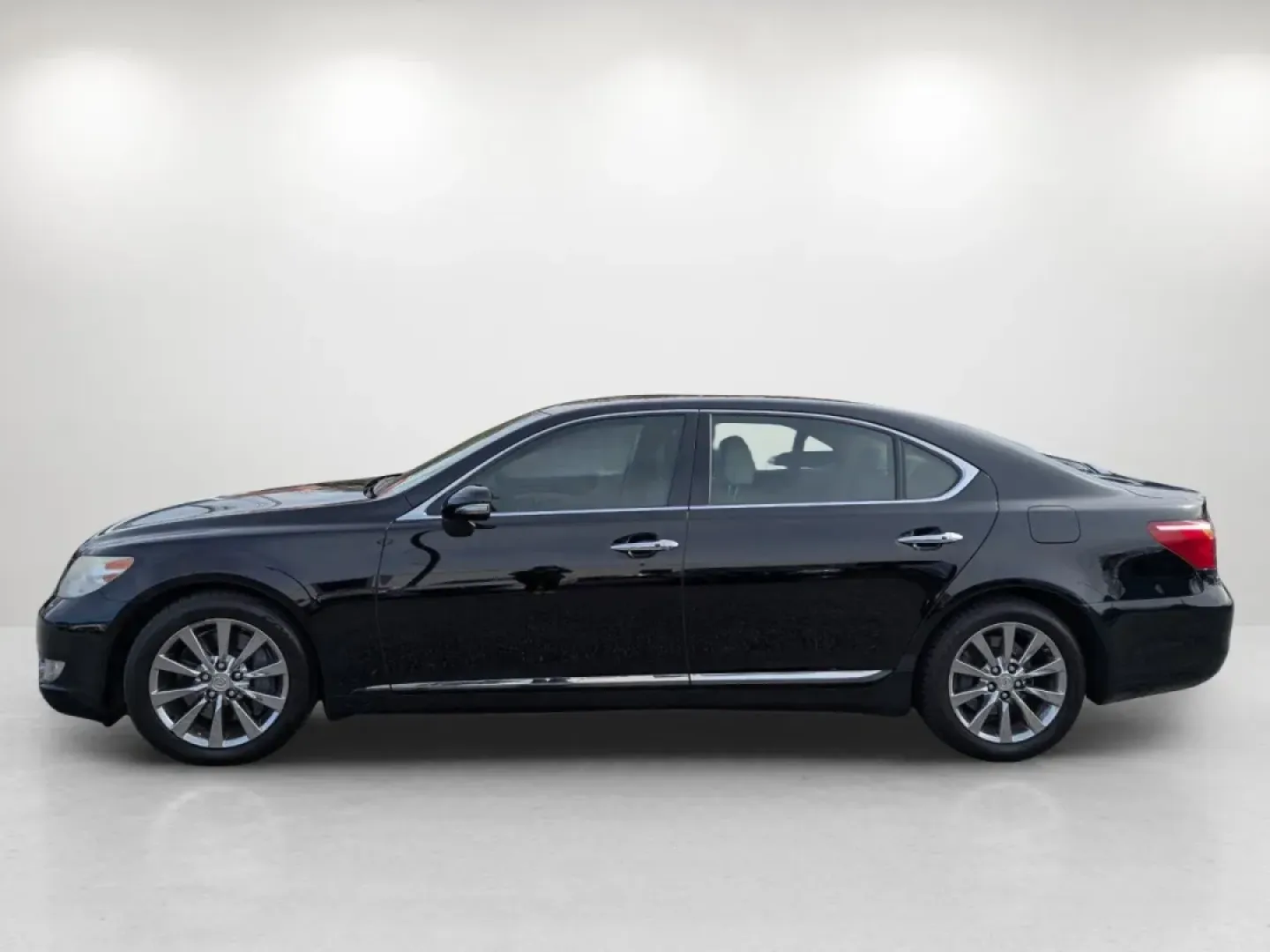 2011 Lexus LS 460 L (JTHDL5EF8B5) with an Other engine, located at 804 22nd Ave, Phenix City, AL, 36870, (334) 297-1860, 32.484749, -85.024475 - **Discover Luxury and Comfort with the 2011 Lexus LS 460 at Gils Auto Phenix City**<br /> <br /> Are you in search of a vehicle that seamlessly blends luxury with practicality? Look no further than the stunning 2011 Lexus LS 460 available now at Gils Auto in Phenix City, AL. Whether you're commutin - Photo#7