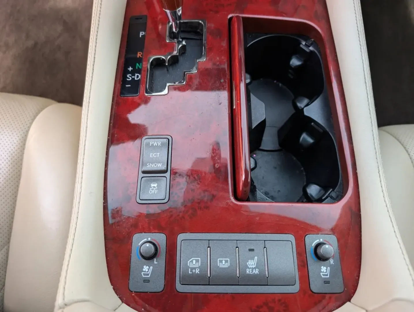 2011 Lexus LS 460 L (JTHDL5EF8B5) with an Other engine, located at 804 22nd Ave, Phenix City, AL, 36870, (334) 297-1860, 32.484749, -85.024475 - **Discover Luxury and Comfort with the 2011 Lexus LS 460 at Gils Auto Phenix City**<br /> <br /> Are you in search of a vehicle that seamlessly blends luxury with practicality? Look no further than the stunning 2011 Lexus LS 460 available now at Gils Auto in Phenix City, AL. Whether you're commutin - Photo#12