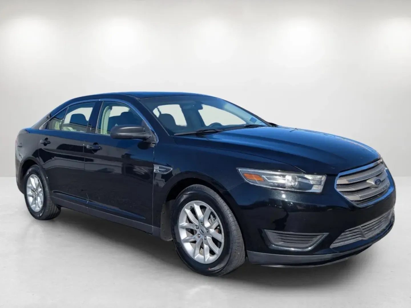 2015 Ford Taurus SE (1FAHP2D81FG) with an Other engine, located at 1430 Gateway Drive, Opelika, AL, 36801, (334) 239-0944, 32.637871, -85.409790 - Discover the perfect blend of comfort and reliability with our 2015 Ford Taurus SE, ideal for budget-conscious buyers seeking a dependable sedan for daily commutes or family road trips. At Gils Auto Opelika, located at 1430 Gateway Drive, Opelika, AL 36801, we specialize in Buy Here Pay Here financ - Photo#2