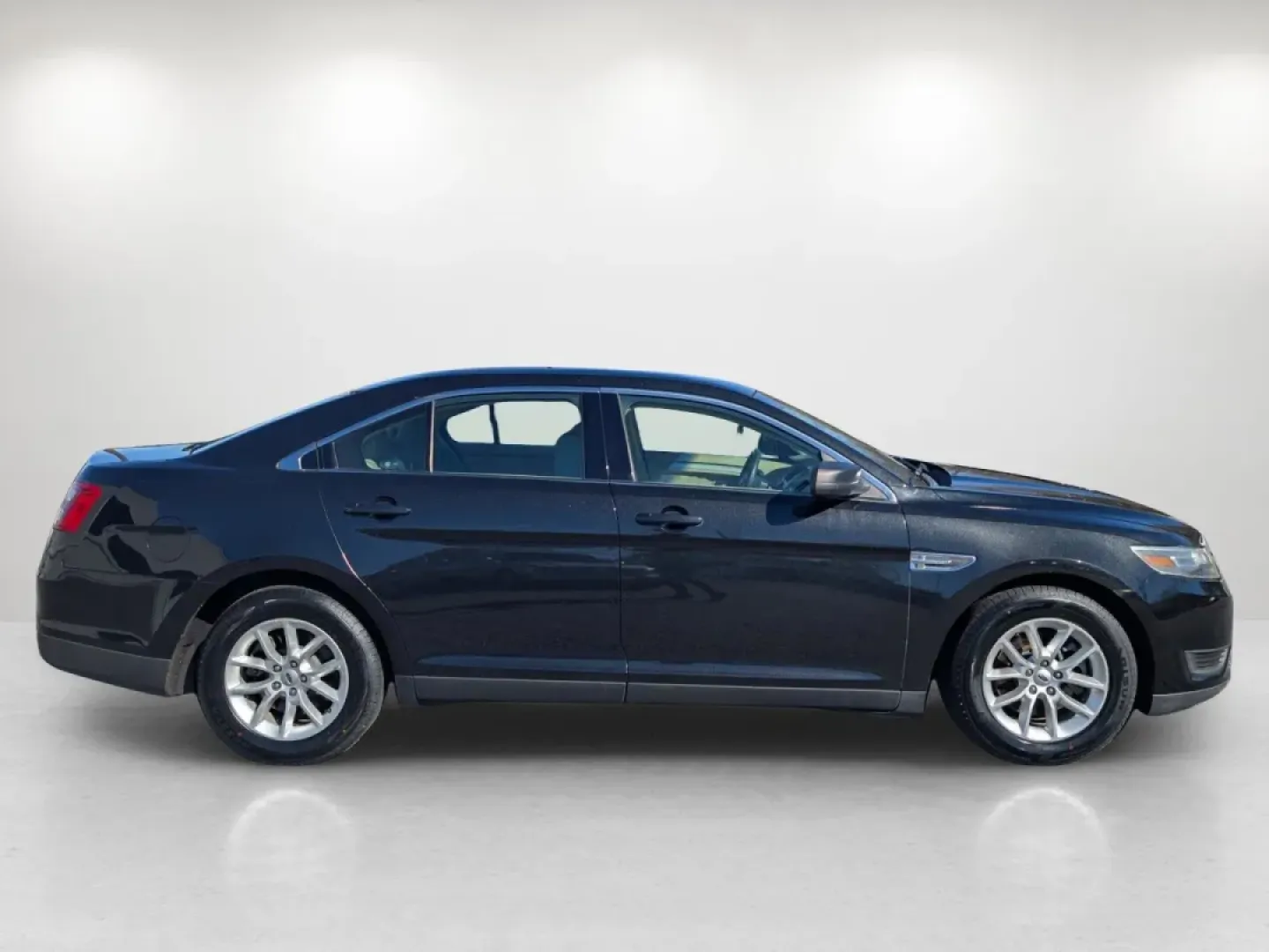 2015 Ford Taurus SE (1FAHP2D81FG) with an Other engine, located at 1430 Gateway Drive, Opelika, AL, 36801, (334) 239-0944, 32.637871, -85.409790 - Discover the perfect blend of comfort and reliability with our 2015 Ford Taurus SE, ideal for budget-conscious buyers seeking a dependable sedan for daily commutes or family road trips. At Gils Auto Opelika, located at 1430 Gateway Drive, Opelika, AL 36801, we specialize in Buy Here Pay Here financ - Photo#3