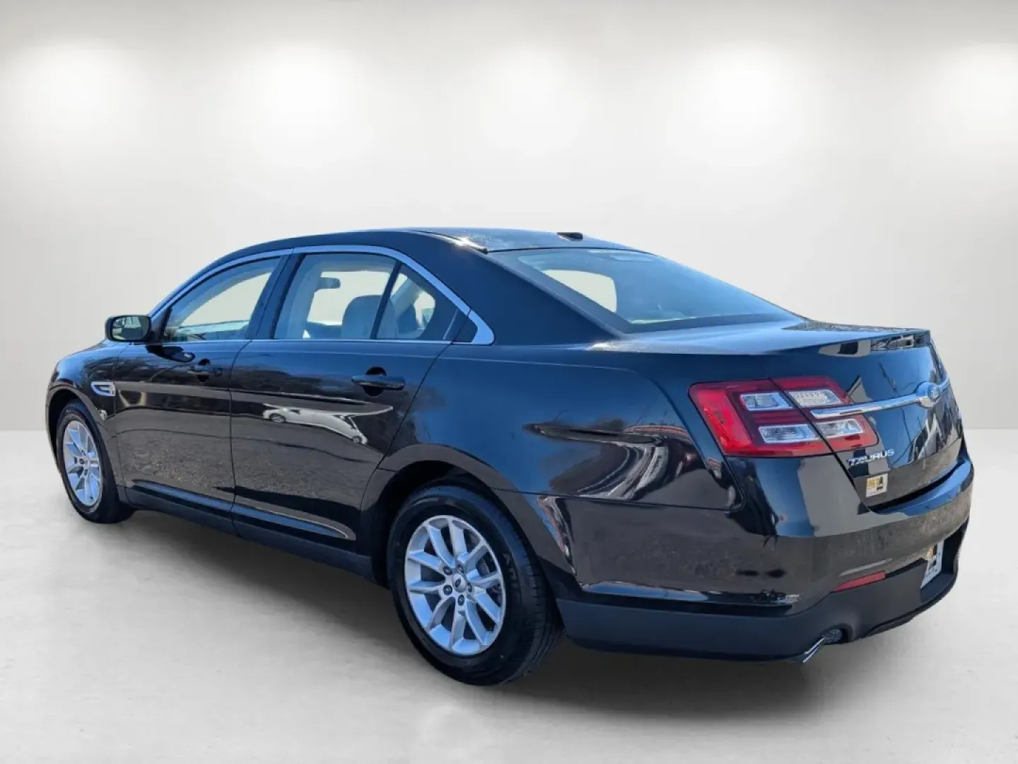 2015 Ford Taurus SE (1FAHP2D81FG) with an Other engine, located at 1430 Gateway Drive, Opelika, AL, 36801, (334) 239-0944, 32.637871, -85.409790 - Discover the perfect blend of comfort and reliability with our 2015 Ford Taurus SE, ideal for budget-conscious buyers seeking a dependable sedan for daily commutes or family road trips. At Gils Auto Opelika, located at 1430 Gateway Drive, Opelika, AL 36801, we specialize in Buy Here Pay Here financ - Photo#6