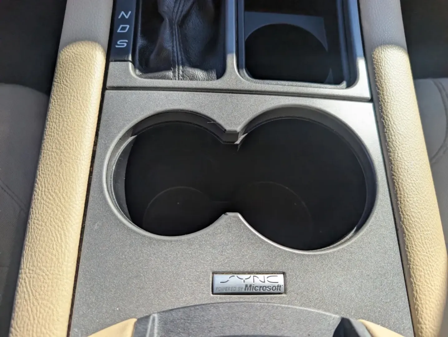 2015 Ford Taurus SE (1FAHP2D81FG) with an Other engine, located at 1430 Gateway Drive, Opelika, AL, 36801, (334) 239-0944, 32.637871, -85.409790 - Discover the perfect blend of comfort and reliability with our 2015 Ford Taurus SE, ideal for budget-conscious buyers seeking a dependable sedan for daily commutes or family road trips. At Gils Auto Opelika, located at 1430 Gateway Drive, Opelika, AL 36801, we specialize in Buy Here Pay Here financ - Photo#12