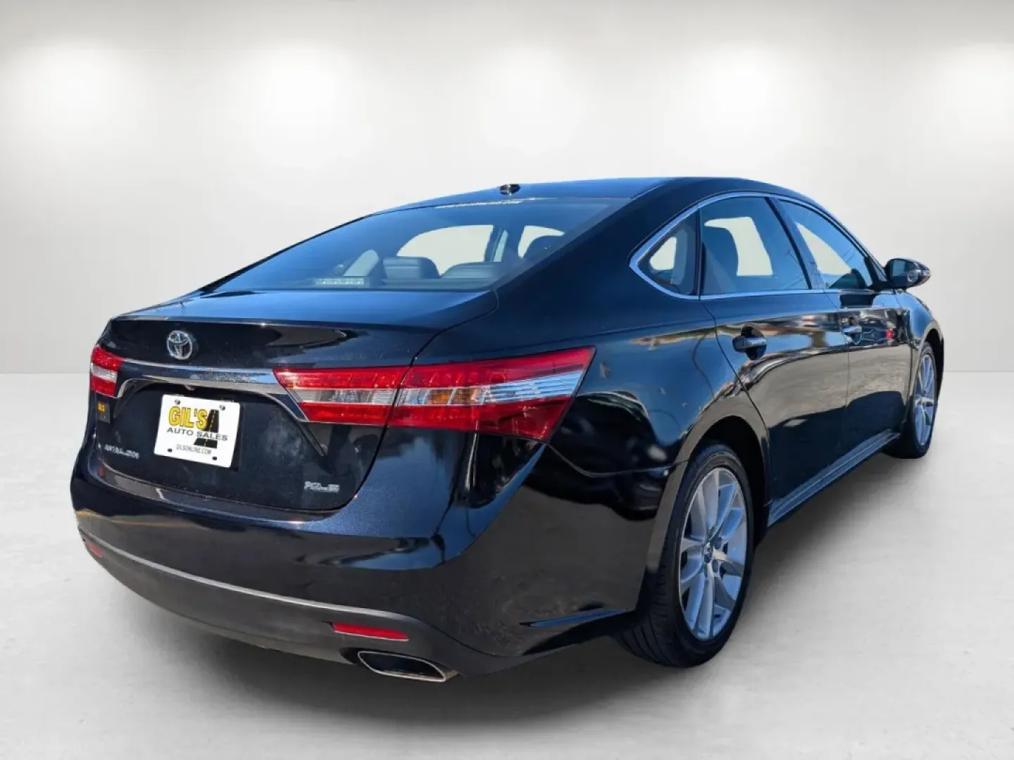 2013 Toyota Avalon XLE Premium (4T1BK1EB1DU) with an Other engine, located at 1430 Gateway Drive, Opelika, AL, 36801, (334) 239-0944, 32.637871, -85.409790 - **Elevate Your Driving Experience with the 2013 Toyota Avalon XLE Premium Perfect for Every Journey!**<br /> <br /> Are you in search of a reliable, stylish sedan that can effortlessly accommodate your lifestyle-whether it's daily commuting, family outings, or weekend adventures? Look no further th - Photo#3