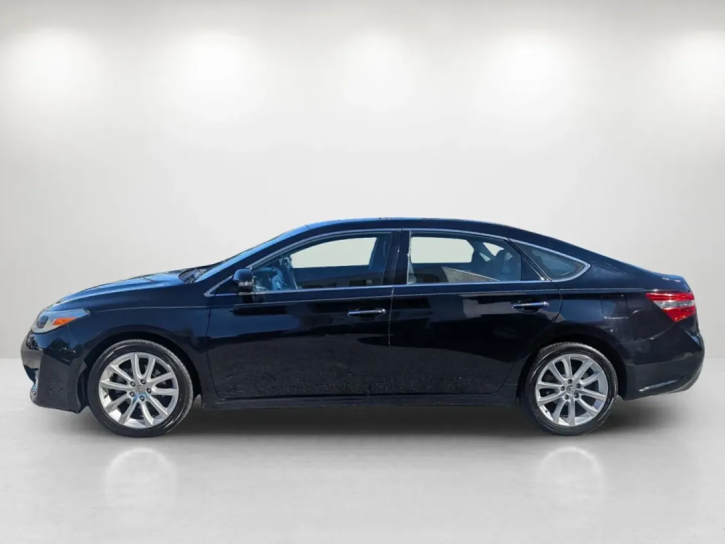 2013 Toyota Avalon XLE Premium (4T1BK1EB1DU) with an Other engine, located at 1430 Gateway Drive, Opelika, AL, 36801, (334) 239-0944, 32.637871, -85.409790 - **Elevate Your Driving Experience with the 2013 Toyota Avalon XLE Premium Perfect for Every Journey!**<br /> <br /> Are you in search of a reliable, stylish sedan that can effortlessly accommodate your lifestyle-whether it's daily commuting, family outings, or weekend adventures? Look no further th - Photo#6