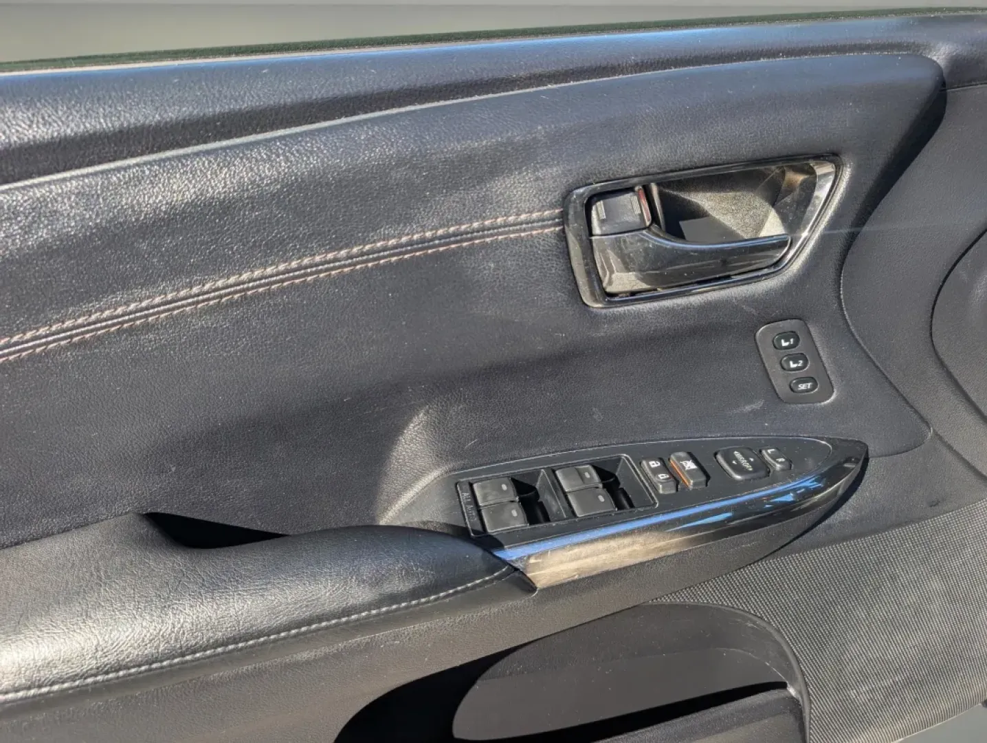 2013 Toyota Avalon XLE Premium (4T1BK1EB1DU) with an Other engine, located at 1430 Gateway Drive, Opelika, AL, 36801, (334) 239-0944, 32.637871, -85.409790 - **Elevate Your Driving Experience with the 2013 Toyota Avalon XLE Premium Perfect for Every Journey!**<br /> <br /> Are you in search of a reliable, stylish sedan that can effortlessly accommodate your lifestyle-whether it's daily commuting, family outings, or weekend adventures? Look no further th - Photo#7