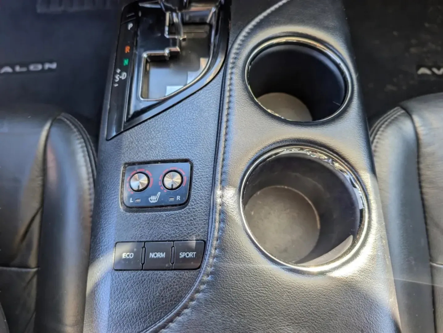 2013 Toyota Avalon XLE Premium (4T1BK1EB1DU) with an Other engine, located at 1430 Gateway Drive, Opelika, AL, 36801, (334) 239-0944, 32.637871, -85.409790 - **Elevate Your Driving Experience with the 2013 Toyota Avalon XLE Premium Perfect for Every Journey!**<br /> <br /> Are you in search of a reliable, stylish sedan that can effortlessly accommodate your lifestyle-whether it's daily commuting, family outings, or weekend adventures? Look no further th - Photo#11