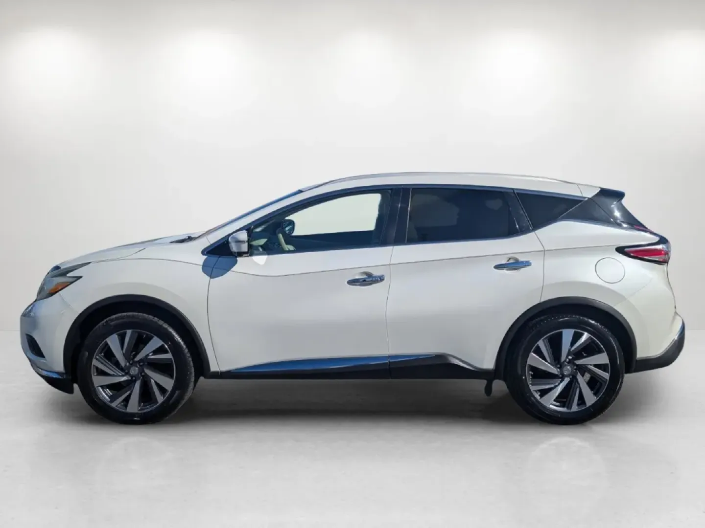 2016 /Beige Nissan Murano Platinum (5N1AZ2MG3GN) with an Other engine, located at 5115 14th Ave., Columbus, GA, 31904, (706) 323-0345, 32.511494, -84.971046 - Are you searching for the perfect vehicle that blends luxury with practicality? Look no further than this stunning 2016 Nissan Murano Platinum, available now at Gils Auto, your trusted Buy Here Pay Here dealership located at 3959 U.S. 80 W, Phenix City, AL 36870. This SUV is designed for those who a - Photo#7