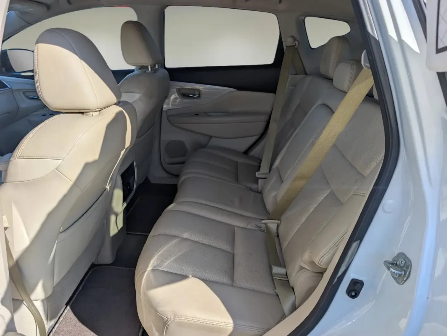 2016 /Beige Nissan Murano Platinum (5N1AZ2MG3GN) with an Other engine, located at 5115 14th Ave., Columbus, GA, 31904, (706) 323-0345, 32.511494, -84.971046 - Are you searching for the perfect vehicle that blends luxury with practicality? Look no further than this stunning 2016 Nissan Murano Platinum, available now at Gils Auto, your trusted Buy Here Pay Here dealership located at 3959 U.S. 80 W, Phenix City, AL 36870. This SUV is designed for those who a - Photo#10