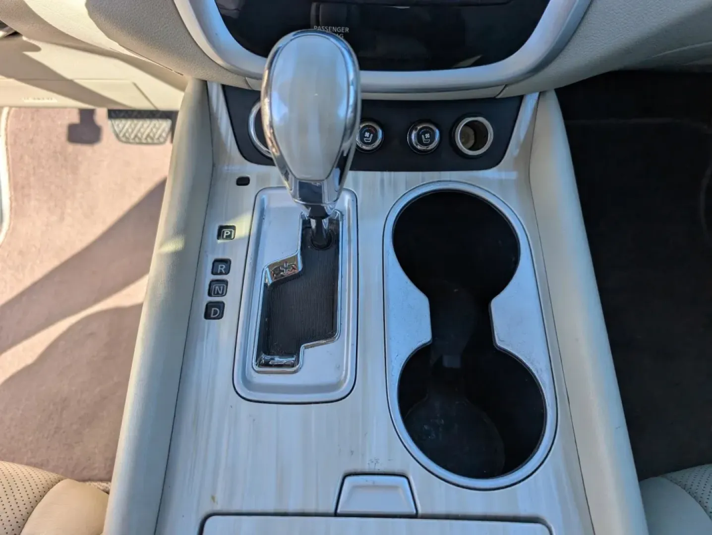 2016 /Beige Nissan Murano Platinum (5N1AZ2MG3GN) with an Other engine, located at 5115 14th Ave., Columbus, GA, 31904, (706) 323-0345, 32.511494, -84.971046 - Are you searching for the perfect vehicle that blends luxury with practicality? Look no further than this stunning 2016 Nissan Murano Platinum, available now at Gils Auto, your trusted Buy Here Pay Here dealership located at 3959 U.S. 80 W, Phenix City, AL 36870. This SUV is designed for those who a - Photo#12