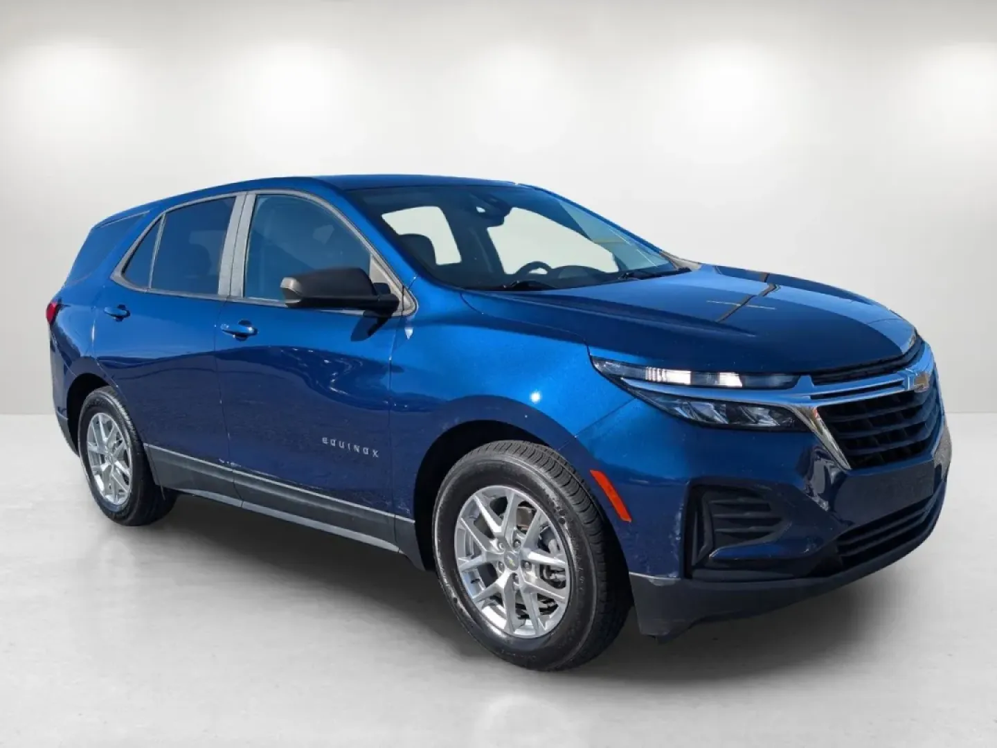 2022 /Medium Ash Gray Chevrolet Equinox LS (3GNAXHEV0NS) with an Other engine, located at 3959 U.S. 80 W, Phenix City, AL, 36870, (334) 297-4885, 32.469296, -85.135185 - 2022 Chevrolet Equinox LS - Photo#2