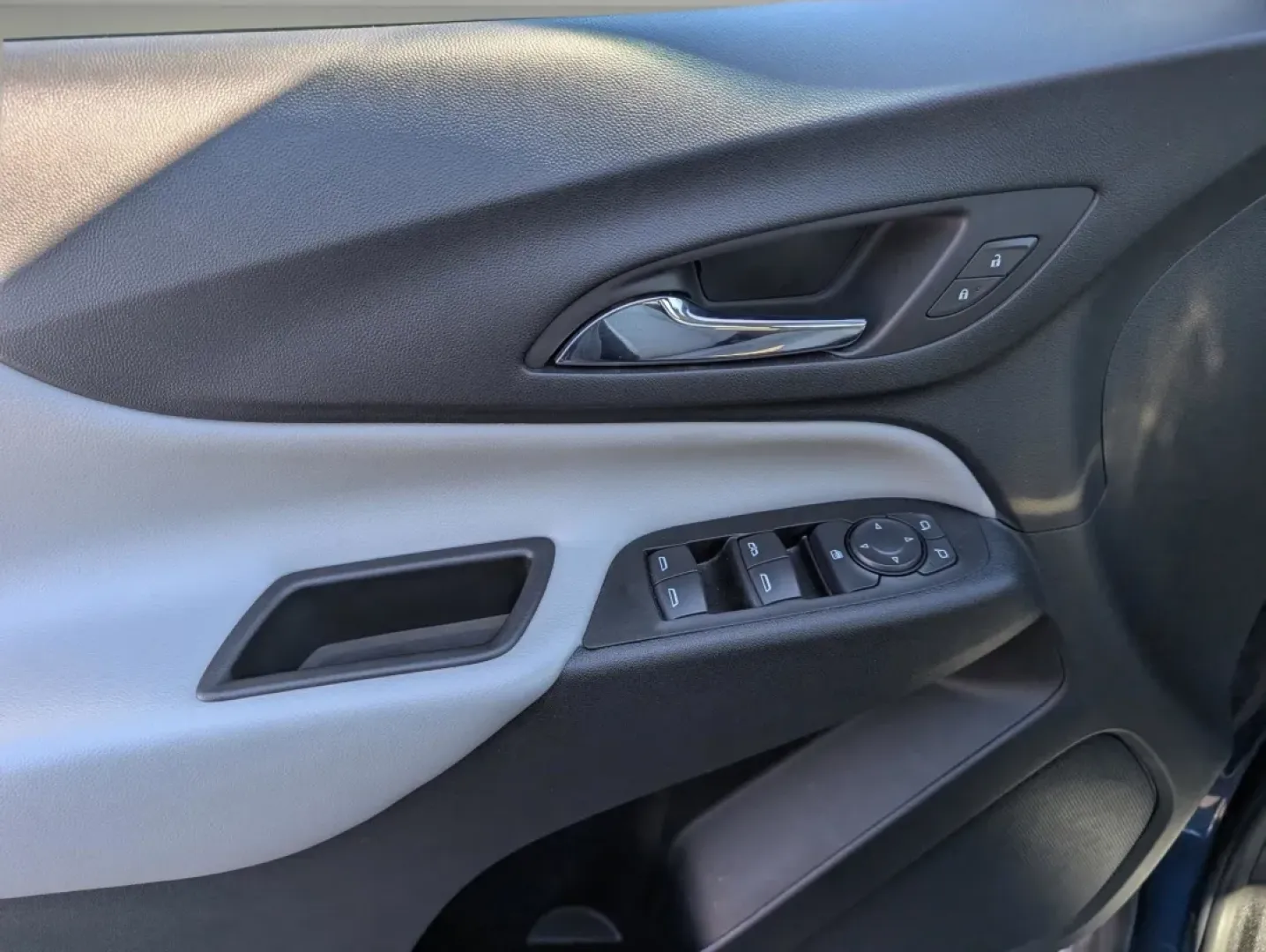 2022 /Medium Ash Gray Chevrolet Equinox LS (3GNAXHEV0NS) with an Other engine, located at 1430 Gateway Drive, Opelika, AL, 36801, (334) 239-0944, 32.637871, -85.409790 - **Unleash Your Adventure with the 2022 Chevrolet Equinox LS Perfect for Families and Daily Commuters!**<br /> <br /> Are you ready to elevate your driving experience? Whether you're commuting to work, running errands for the family, or exploring the great outdoors, the 2022 Chevrolet Equinox LS is - Photo#8