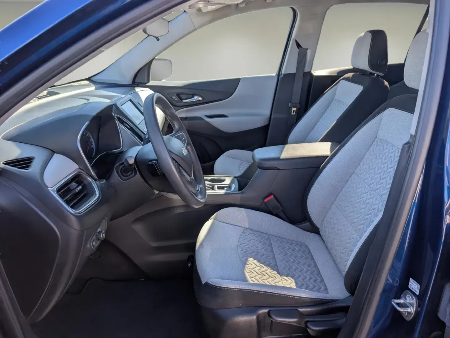 2022 /Medium Ash Gray Chevrolet Equinox LS (3GNAXHEV0NS) with an Other engine, located at 1430 Gateway Drive, Opelika, AL, 36801, (334) 239-0944, 32.637871, -85.409790 - **Unleash Your Adventure with the 2022 Chevrolet Equinox LS Perfect for Families and Daily Commuters!**<br /> <br /> Are you ready to elevate your driving experience? Whether you're commuting to work, running errands for the family, or exploring the great outdoors, the 2022 Chevrolet Equinox LS is - Photo#9