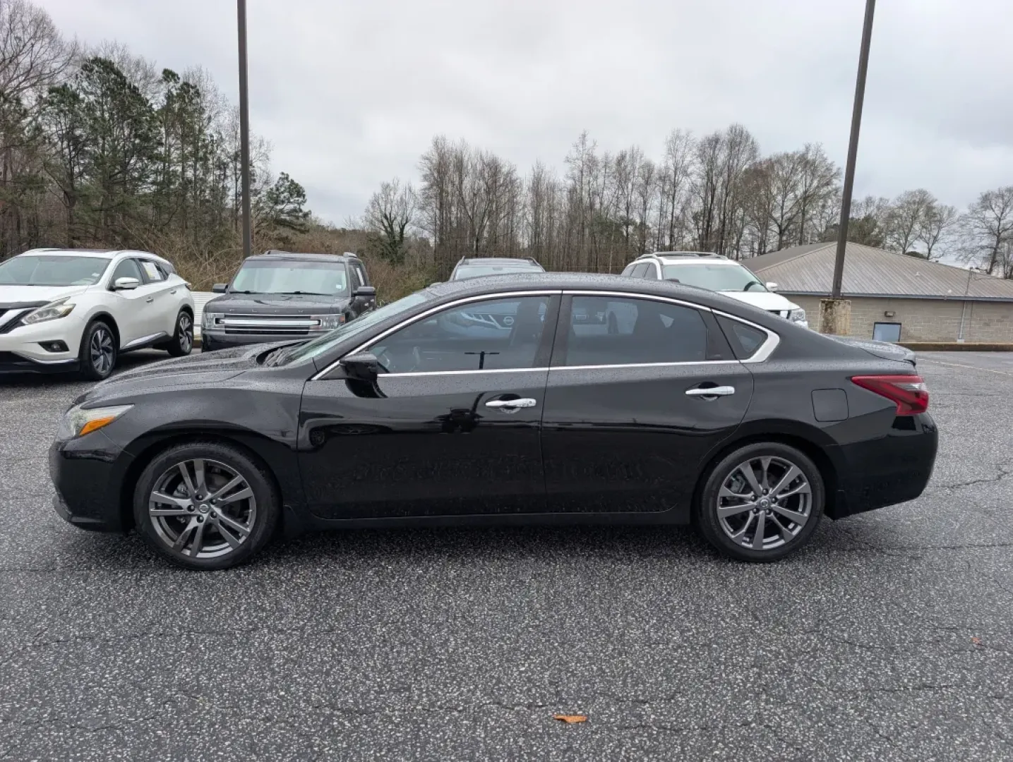 2018 /Sport Interior Nissan Altima 2.5 SR (1N4AL3AP6JC) with an Other engine, located at 3959 U.S. 80 W, Phenix City, AL, 36870, (334) 297-4885, 32.469296, -85.135185 - Are you ready to elevate your driving experience and make every journey memorable? Whether you're commuting to work, shuttling the kids to school, or planning a weekend getaway, the 2018 Nissan Altima 2.5 SR Sedan is your perfect companion. Designed for those who value style, efficiency, and advance - Photo#7