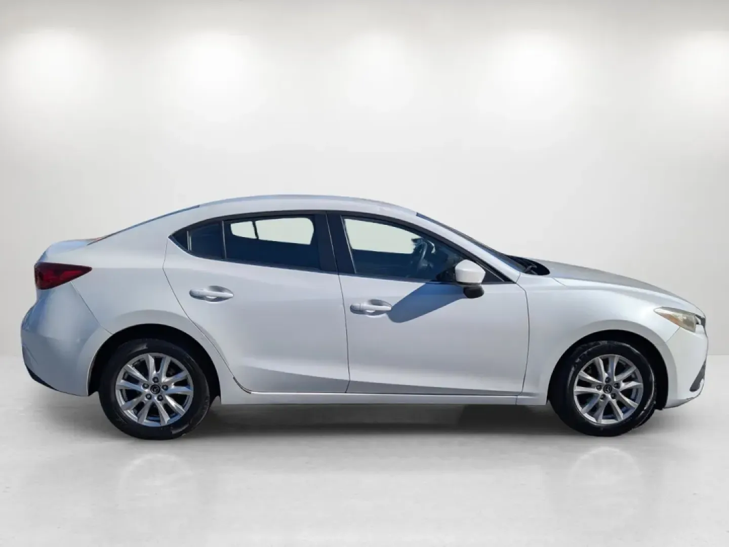 2016 /Black Mazda Mazda3 i Sport (JM1BM1U72G1) with an Other engine, located at 3959 U.S. 80 W, Phenix City, AL, 36870, (334) 297-4885, 32.469296, -85.135185 - **Discover Your Ideal Commuter Companion: 2016 Mazda3 at Gils Auto!**<br /> <br /> Are you searching for the perfect vehicle to elevate your daily commute and weekend adventures alike? Look no further than this stunning 2016 Mazda3 i Sport at Gils Auto in Phenix City, AL. This sedan combines style, - Photo#3