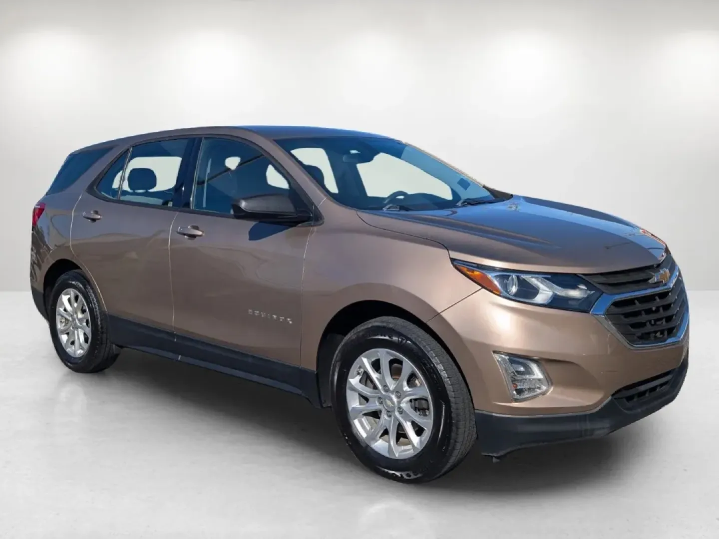 2018 /Medium Ash Gray Chevrolet Equinox LS (2GNAXHEV0J6) with an Other engine, located at 5115 14th Ave., Columbus, GA, 31904, (706) 323-0345, 32.511494, -84.971046 - Discover your next adventure with this versatile 2018 Chevrolet Equinox LS, a perfect companion for growing families or anyone seeking comfort and reliability for daily commutes. At Gils Auto in Phenix City, AL, we specialize in providing quality vehicles through our Buy Here Pay Here program. Our l - Photo#2