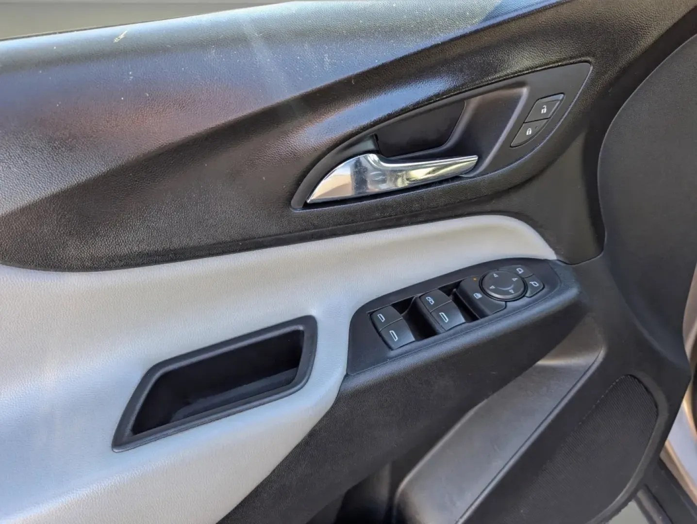 2018 /Medium Ash Gray Chevrolet Equinox LS (2GNAXHEV0J6) with an Other engine, located at 5115 14th Ave., Columbus, GA, 31904, (706) 323-0345, 32.511494, -84.971046 - Discover your next adventure with this versatile 2018 Chevrolet Equinox LS, a perfect companion for growing families or anyone seeking comfort and reliability for daily commutes. At Gils Auto in Phenix City, AL, we specialize in providing quality vehicles through our Buy Here Pay Here program. Our l - Photo#8