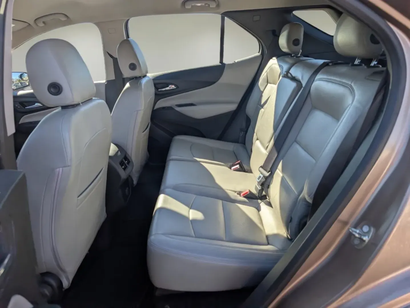 2018 /Medium Ash Gray Chevrolet Equinox LS (2GNAXHEV0J6) with an Other engine, located at 5115 14th Ave., Columbus, GA, 31904, (706) 323-0345, 32.511494, -84.971046 - Discover your next adventure with this versatile 2018 Chevrolet Equinox LS, a perfect companion for growing families or anyone seeking comfort and reliability for daily commutes. At Gils Auto in Phenix City, AL, we specialize in providing quality vehicles through our Buy Here Pay Here program. Our l - Photo#10