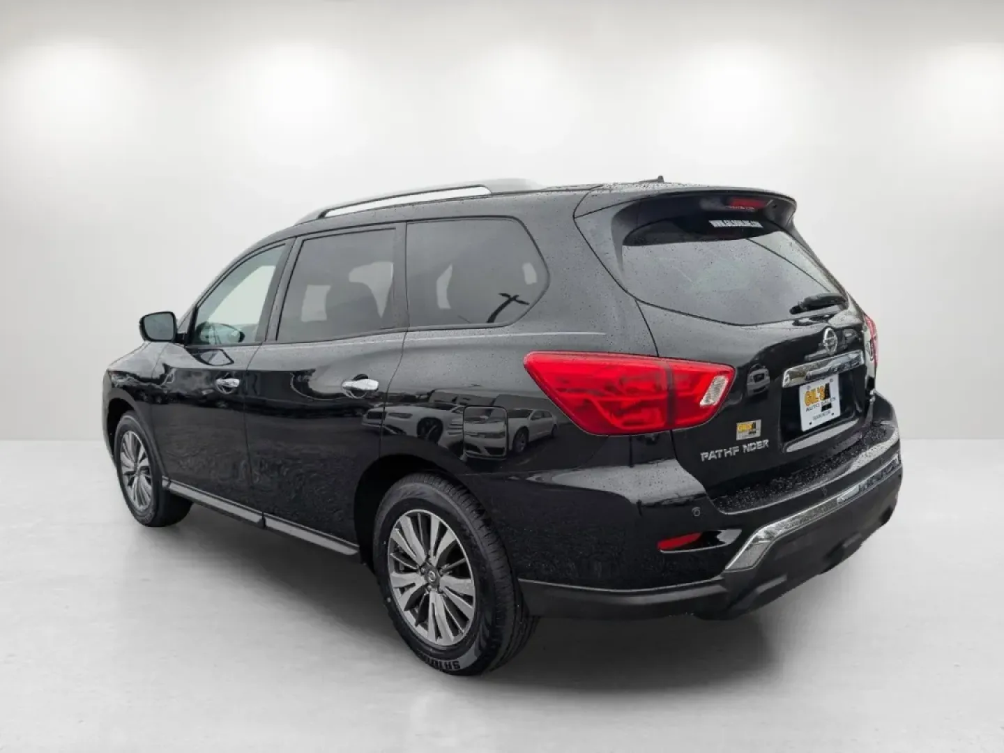 2017 /Charcoal Nissan Pathfinder SV (5N1DR2MMXHC) with an Other engine, located at 5115 14th Ave., Columbus, GA, 31904, (706) 323-0345, 32.511494, -84.971046 - Are you searching for the perfect family vehicle that combines comfort, versatility, and reliability? Look no further than this stunning 2017 Nissan Pathfinder SV, proudly available at Gils Auto, your trusted Buy Here Pay Here dealership located at 3959 U.S. 80 W, Phenix City, AL 36870. With its spa - Photo#6