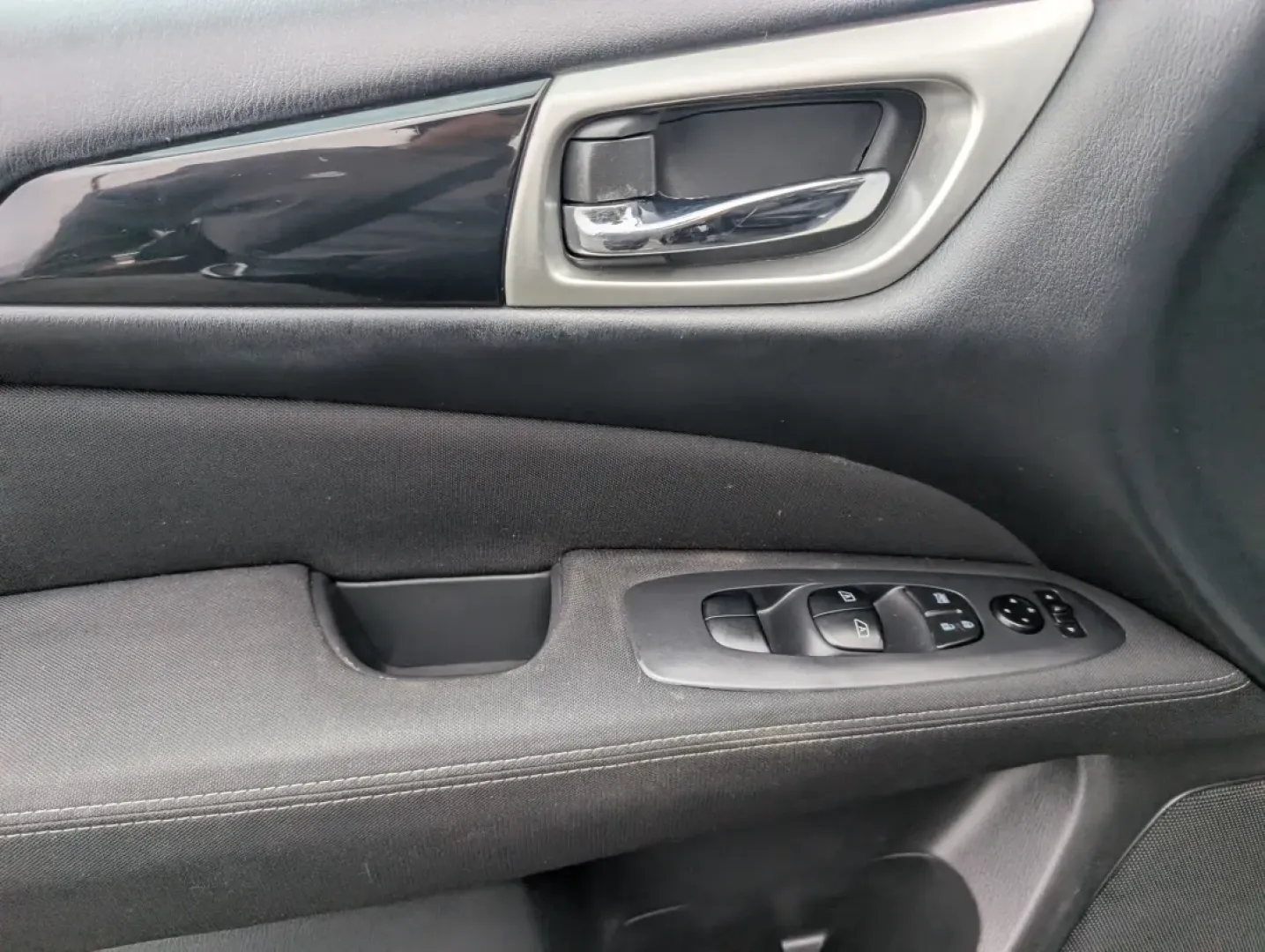 2017 /Charcoal Nissan Pathfinder SV (5N1DR2MMXHC) with an Other engine, located at 5115 14th Ave., Columbus, GA, 31904, (706) 323-0345, 32.511494, -84.971046 - Are you searching for the perfect family vehicle that combines comfort, versatility, and reliability? Look no further than this stunning 2017 Nissan Pathfinder SV, proudly available at Gils Auto, your trusted Buy Here Pay Here dealership located at 3959 U.S. 80 W, Phenix City, AL 36870. With its spa - Photo#8