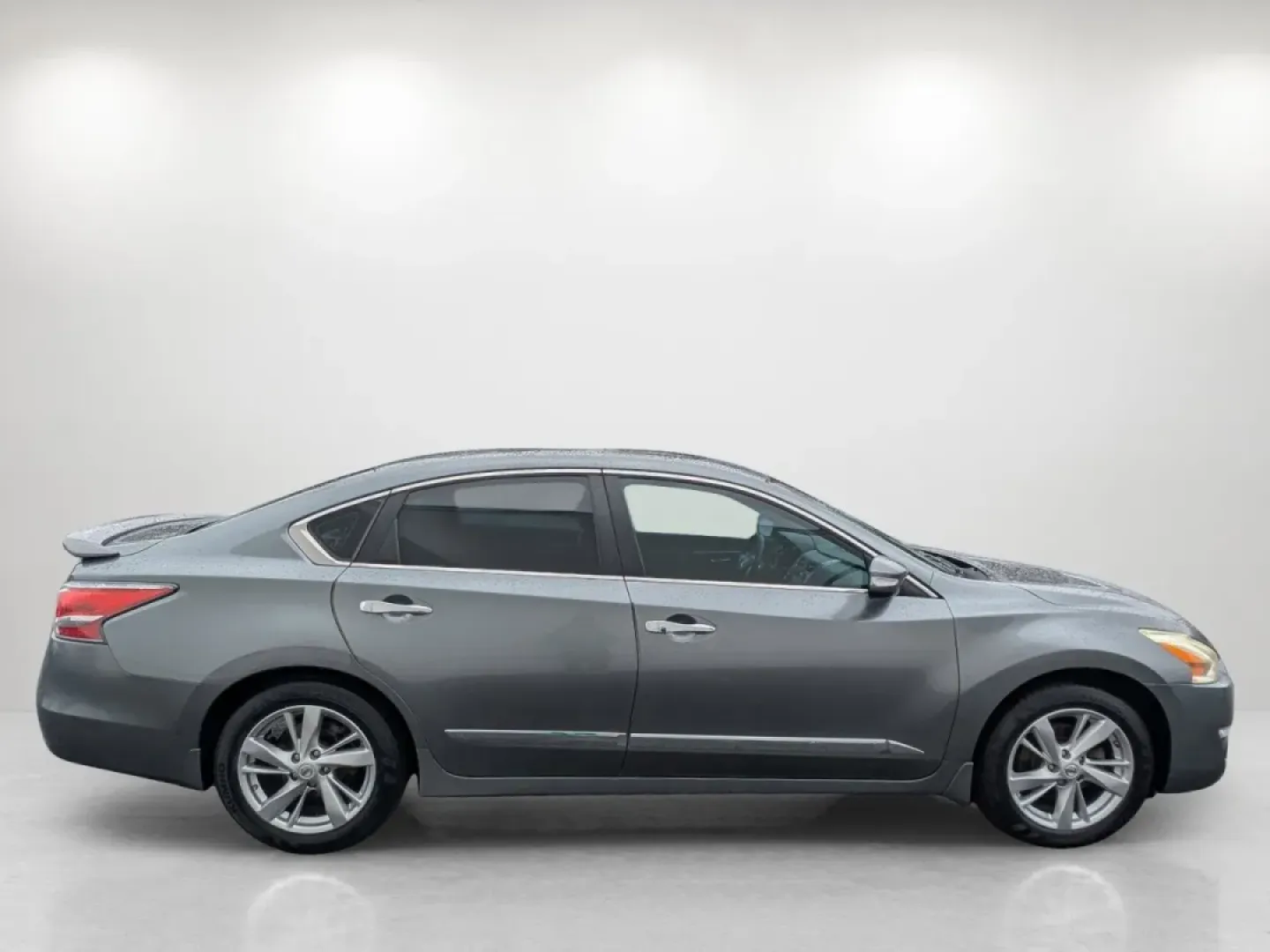 2015 /Charcoal Nissan Altima 2.5 SL (1N4AL3AP8FC) with an Other engine, located at 5115 14th Ave., Columbus, GA, 31904, (706) 323-0345, 32.511494, -84.971046 - Elevate your daily drive and experience the perfect blend of comfort, safety, and style with this stunning 2015 Nissan Altima 2.5 SL, available now at Gils Auto in Phenix City, AL. Whether you're a commuter navigating the bustling streets of downtown, a growing family embarking on weekend getaways, - Photo#3