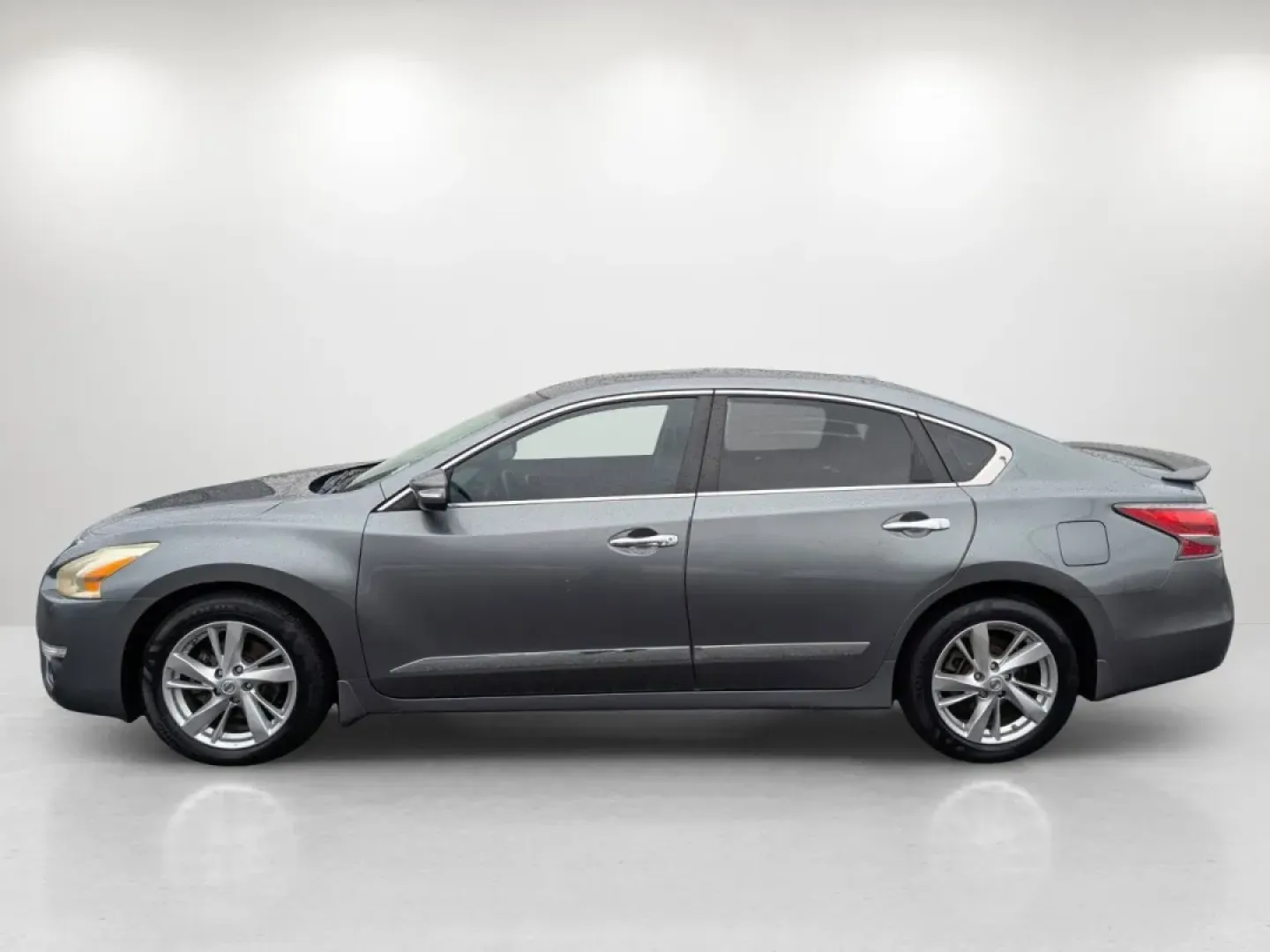 2015 /Charcoal Nissan Altima 2.5 SL (1N4AL3AP8FC) with an Other engine, located at 5115 14th Ave., Columbus, GA, 31904, (706) 323-0345, 32.511494, -84.971046 - Elevate your daily drive and experience the perfect blend of comfort, safety, and style with this stunning 2015 Nissan Altima 2.5 SL, available now at Gils Auto in Phenix City, AL. Whether you're a commuter navigating the bustling streets of downtown, a growing family embarking on weekend getaways, - Photo#7