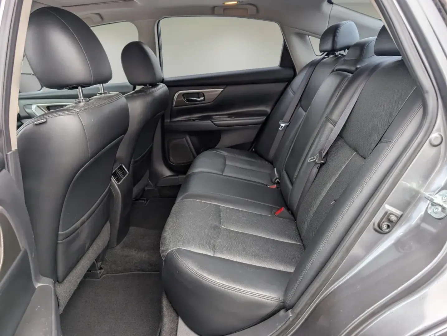 2015 /Charcoal Nissan Altima 2.5 SL (1N4AL3AP8FC) with an Other engine, located at 5115 14th Ave., Columbus, GA, 31904, (706) 323-0345, 32.511494, -84.971046 - Elevate your daily drive and experience the perfect blend of comfort, safety, and style with this stunning 2015 Nissan Altima 2.5 SL, available now at Gils Auto in Phenix City, AL. Whether you're a commuter navigating the bustling streets of downtown, a growing family embarking on weekend getaways, - Photo#10