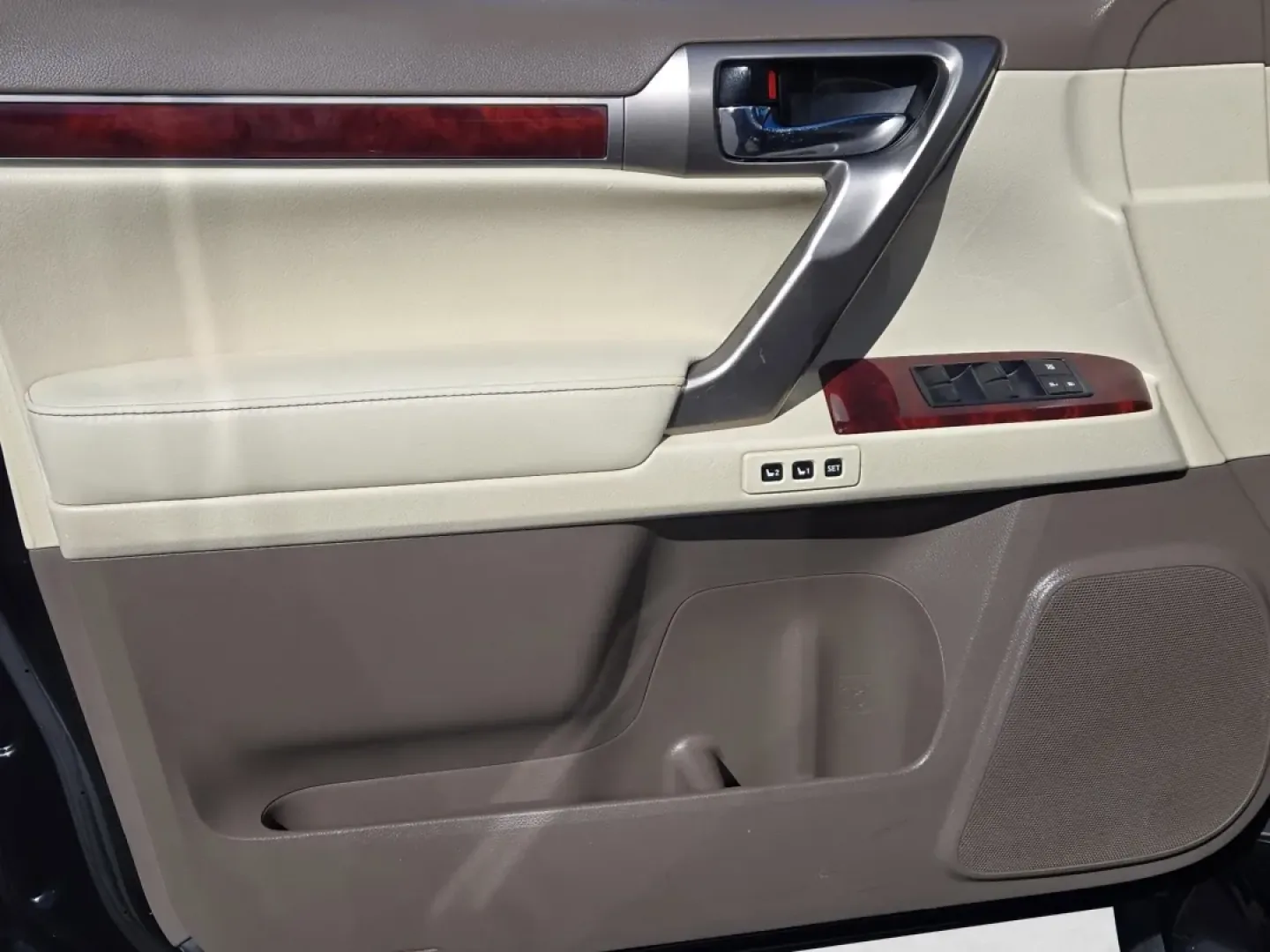 2011 Lexus GX 460 (JTJBM7FX5B5) with an Other engine, located at 521 Old Farm Lane Rd, Prattville, AL, 36066, (334) 325-1505, 32.482460, -86.416367 - **Adventure Awaits with the 2011 Lexus GX 460 The Perfect SUV for Family and Fun!**<br /> <br /> Are you ready to elevate your family adventures while navigating the beautiful roads of Prattville, AL? Look no further than this stunning 2011 Lexus GX 460, available at Gils Auto, your trusted Buy Her - Photo#9