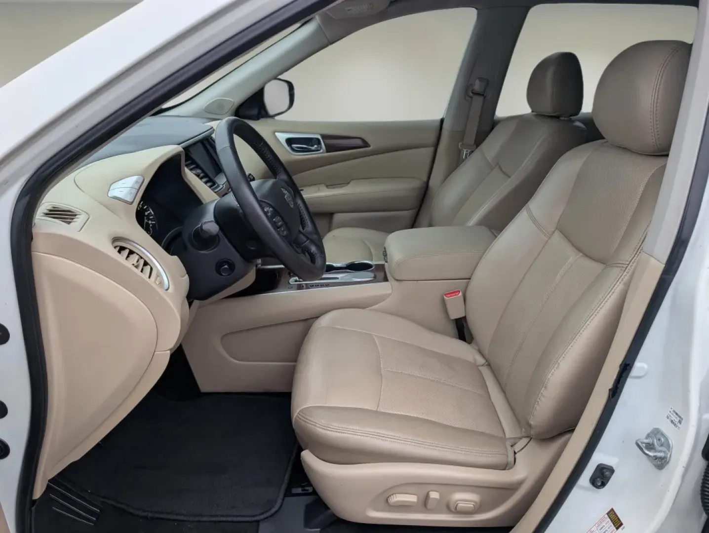 2020 /Almond Nissan Pathfinder Platinum (5N1DR2DN2LC) with an Other engine, located at 3959 U.S. 80 W, Phenix City, AL, 36870, (334) 297-4885, 32.469296, -85.135185 - Discover a new level of adventure with the 2020 Nissan Pathfinder Platinum, now available at Gils Auto in Phenix City, AL. Perfect for growing families, this spacious SUV offers a blend of comfort, technology, and versatility that makes it ideal for weekend getaways, school runs, or daily commutes. - Photo#9