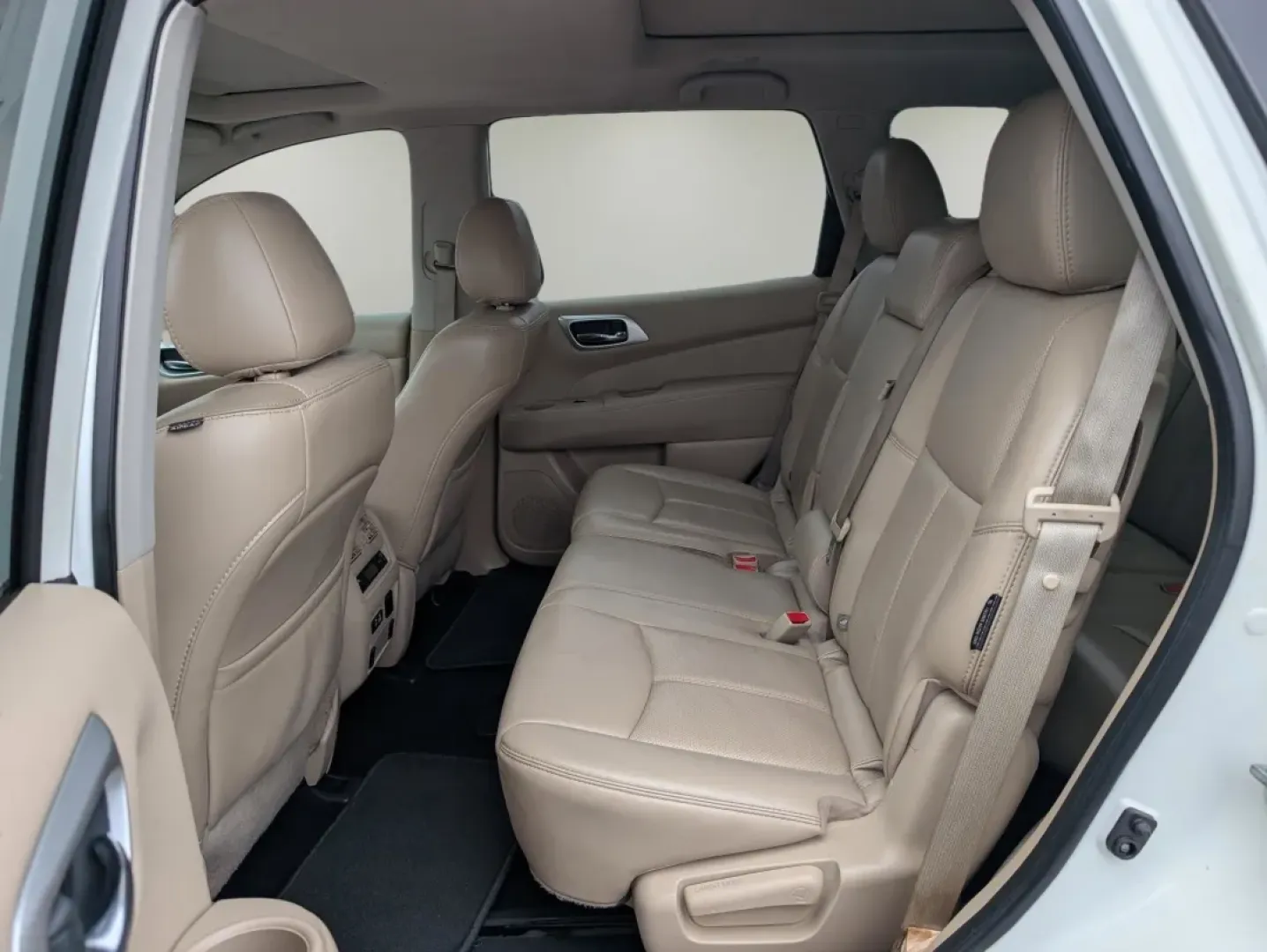 2020 /Almond Nissan Pathfinder Platinum (5N1DR2DN2LC) with an Other engine, located at 3959 U.S. 80 W, Phenix City, AL, 36870, (334) 297-4885, 32.469296, -85.135185 - Discover a new level of adventure with the 2020 Nissan Pathfinder Platinum, now available at Gils Auto in Phenix City, AL. Perfect for growing families, this spacious SUV offers a blend of comfort, technology, and versatility that makes it ideal for weekend getaways, school runs, or daily commutes. - Photo#10