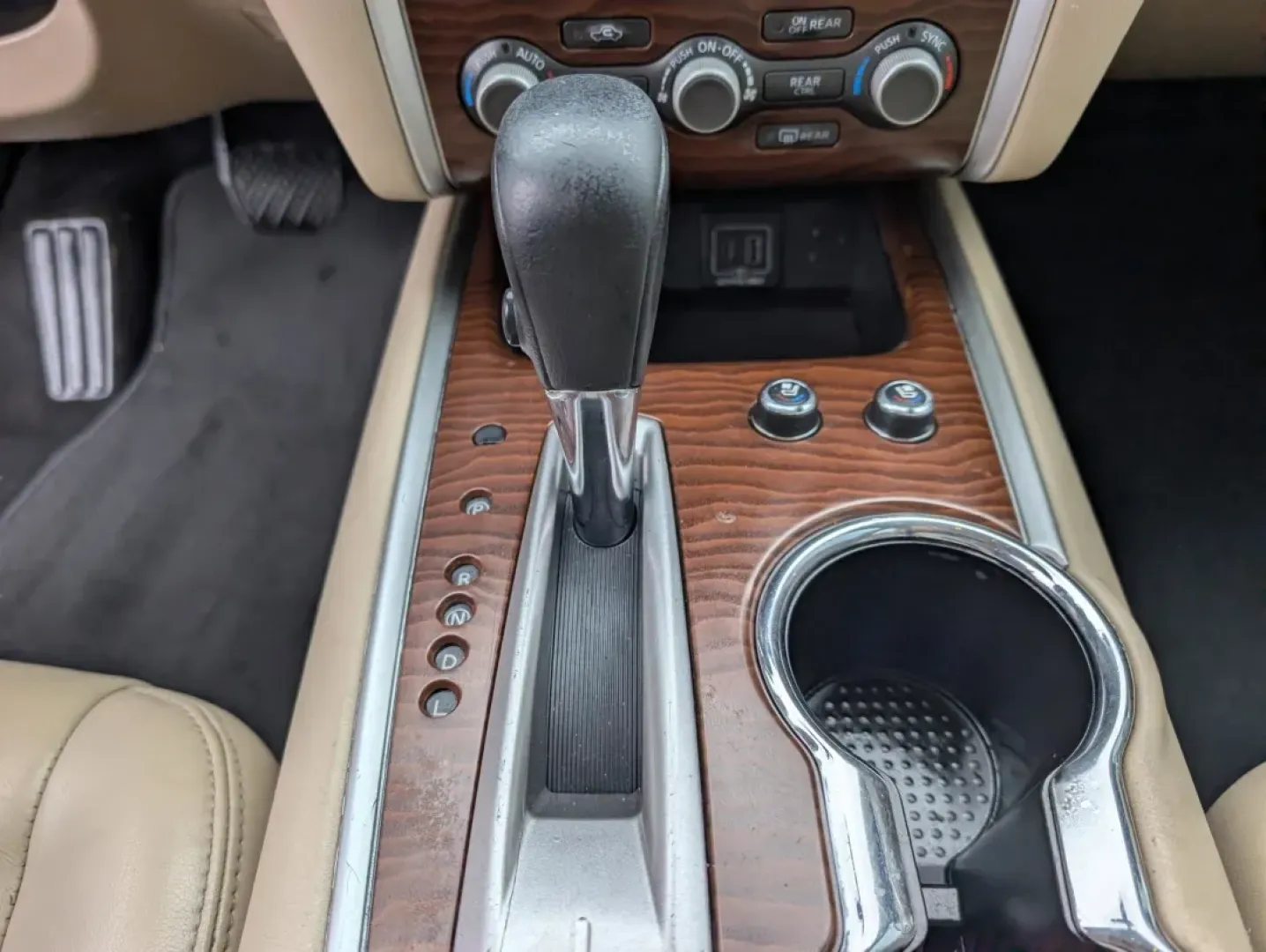 2020 /Almond Nissan Pathfinder Platinum (5N1DR2DN2LC) with an Other engine, located at 3959 U.S. 80 W, Phenix City, AL, 36870, (334) 297-4885, 32.469296, -85.135185 - Discover a new level of adventure with the 2020 Nissan Pathfinder Platinum, now available at Gils Auto in Phenix City, AL. Perfect for growing families, this spacious SUV offers a blend of comfort, technology, and versatility that makes it ideal for weekend getaways, school runs, or daily commutes. - Photo#14