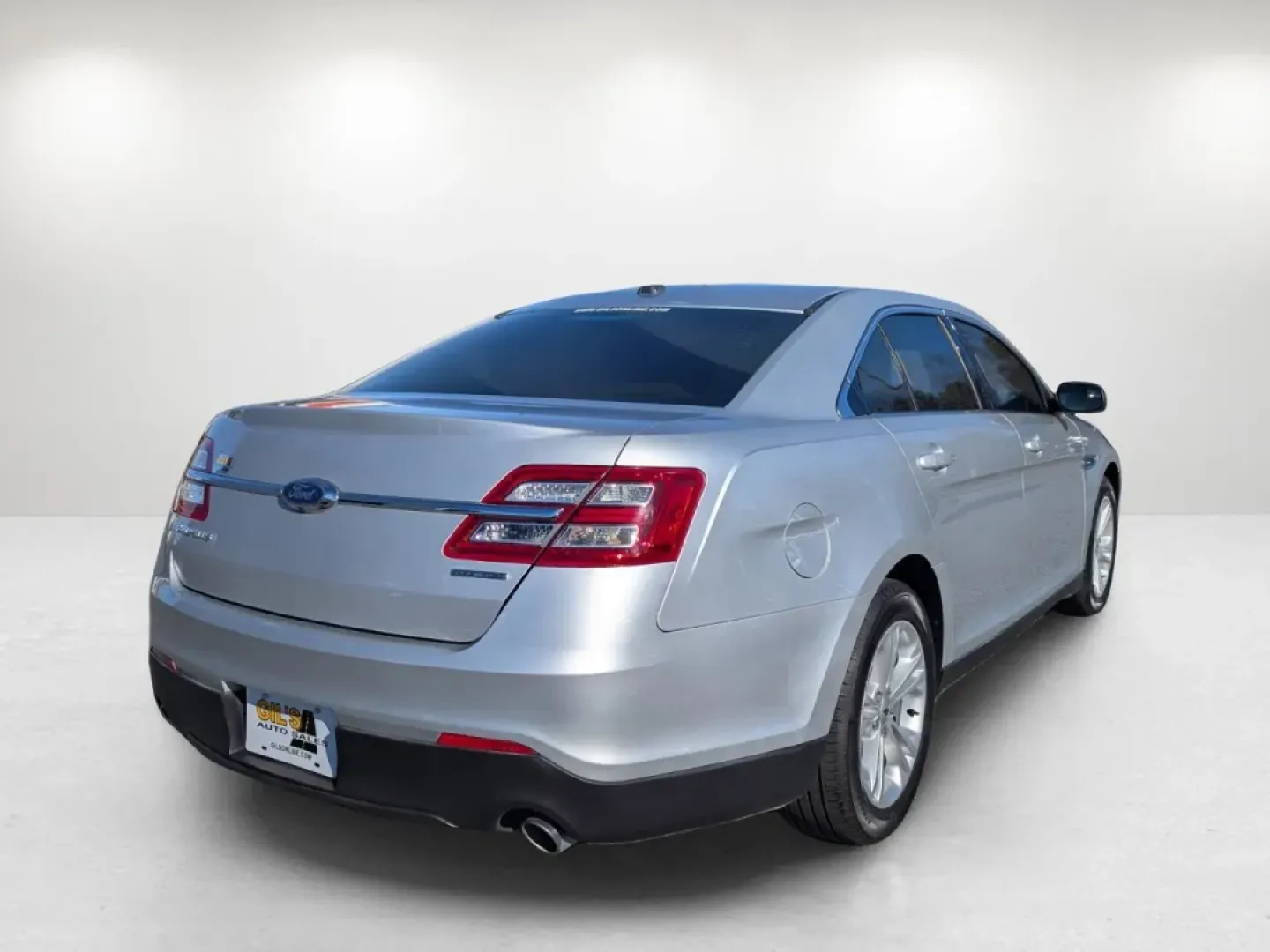 2018 Ford Taurus SE (1FAHP2D84JG) with an Other engine, located at 7000 Northlake Connector, Columbus, GA, 31904, (706) 987-8085, 32.524975, -84.978134 - **Discover Your Next Adventure with the 2018 Ford Taurus SE Perfect for Families and Daily Commuters!**<br /> <br /> Are you seeking a reliable vehicle that perfectly balances comfort, style, and practicality? Look no further than the 2018 Ford Taurus SE, available now at Gils Auto in Phenix City, - Photo#4