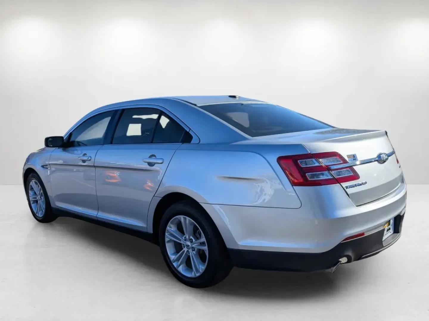 2018 Ford Taurus SE (1FAHP2D84JG) with an Other engine, located at 7000 Northlake Connector, Columbus, GA, 31904, (706) 987-8085, 32.524975, -84.978134 - **Discover Your Next Adventure with the 2018 Ford Taurus SE Perfect for Families and Daily Commuters!**<br /> <br /> Are you seeking a reliable vehicle that perfectly balances comfort, style, and practicality? Look no further than the 2018 Ford Taurus SE, available now at Gils Auto in Phenix City, - Photo#6