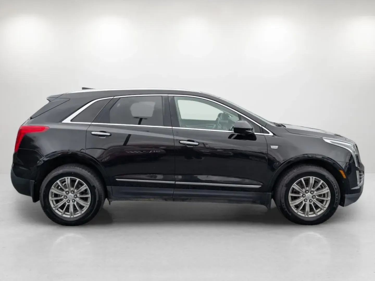 2017 /Jet Black Cadillac XT5 Luxury AWD (1GYKNDRS8HZ) with an Other engine, located at 7000 Northlake Connector, Columbus, GA, 31904, (706) 987-8085, 32.524975, -84.978134 - **Experience Luxury and Versatility with the 2017 Cadillac XT5 at Gils Auto - Phenix City!**<br /> <br /> Imagine embarking on your next family adventure or weekday commute in an SUV that combines luxury, safety, and performance-all at an unbeatable value. The 2017 Cadillac XT5 Luxury AWD, available - Photo#3