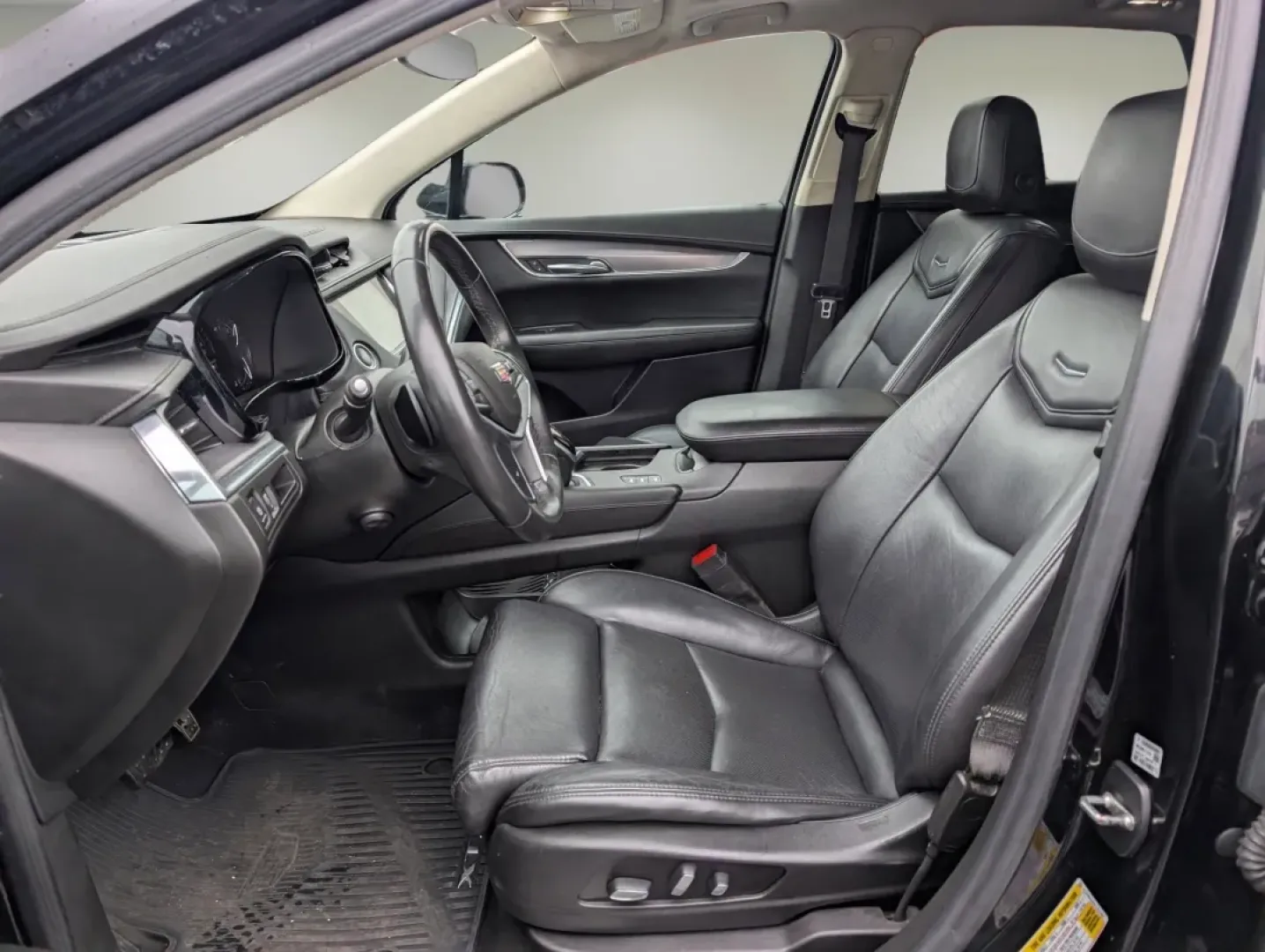 2017 /Jet Black Cadillac XT5 Luxury AWD (1GYKNDRS8HZ) with an Other engine, located at 7000 Northlake Connector, Columbus, GA, 31904, (706) 987-8085, 32.524975, -84.978134 - **Experience Luxury and Versatility with the 2017 Cadillac XT5 at Gils Auto - Phenix City!**<br /> <br /> Imagine embarking on your next family adventure or weekday commute in an SUV that combines luxury, safety, and performance-all at an unbeatable value. The 2017 Cadillac XT5 Luxury AWD, available - Photo#9