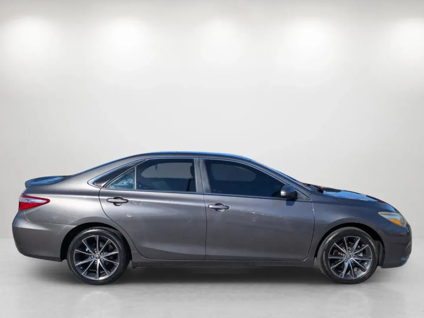 2016 Toyota Camry XSE (4T1BF1FKXGU) with an Other engine, located at 3959 U.S. 80 W, Phenix City, AL, 36870, (334) 297-4885, 32.469296, -85.135185 - **Discover a Reliable Ride That Fits Your Lifestyle: 2016 Toyota Camry at Gils Auto Phenix City, AL!**<br /> <br /> If you're searching for a vehicle that seamlessly blends reliability with comfort, look no further than this stunning 2016 Toyota Camry, available now at Gils Auto in Phenix City, AL. - Photo#3