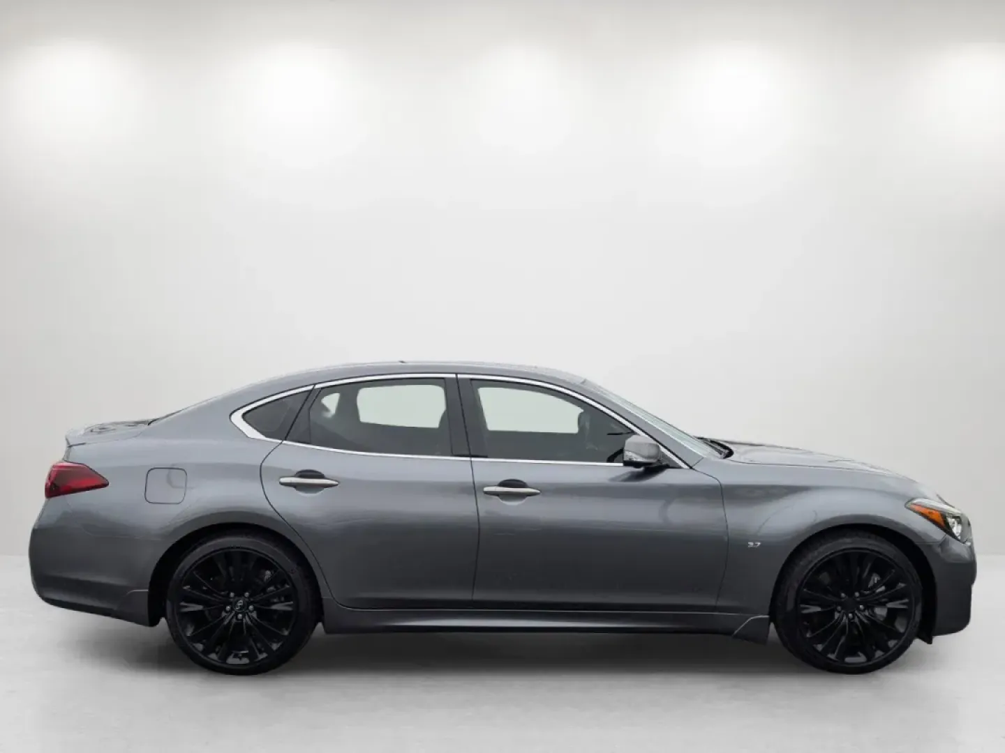 2016 /Graphite Infiniti Q70 (JN1BY1AP2GM) with an Other engine, located at 5115 14th Ave., Columbus, GA, 31904, (706) 323-0345, 32.511494, -84.971046 - **Elevate Your Drive with the 2016 Infiniti Q70: A Luxury Sedan Tailored for Modern Living!**<br /> <br /> Are you searching for a luxurious vehicle that effortlessly combines style, comfort, and top-notch performance? Look no further than the stunning 2016 Infiniti Q70, available now at Gils Auto i - Photo#3