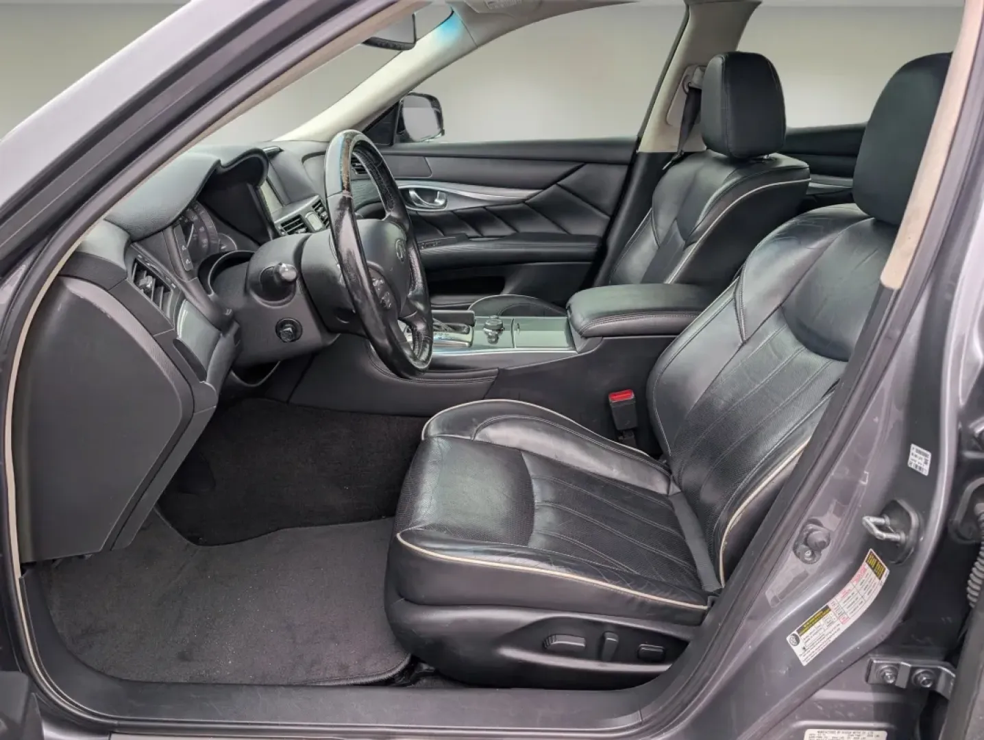 2016 /Graphite Infiniti Q70 (JN1BY1AP2GM) with an Other engine, located at 5115 14th Ave., Columbus, GA, 31904, (706) 323-0345, 32.511494, -84.971046 - **Elevate Your Drive with the 2016 Infiniti Q70: A Luxury Sedan Tailored for Modern Living!**<br /> <br /> Are you searching for a luxurious vehicle that effortlessly combines style, comfort, and top-notch performance? Look no further than the stunning 2016 Infiniti Q70, available now at Gils Auto i - Photo#9