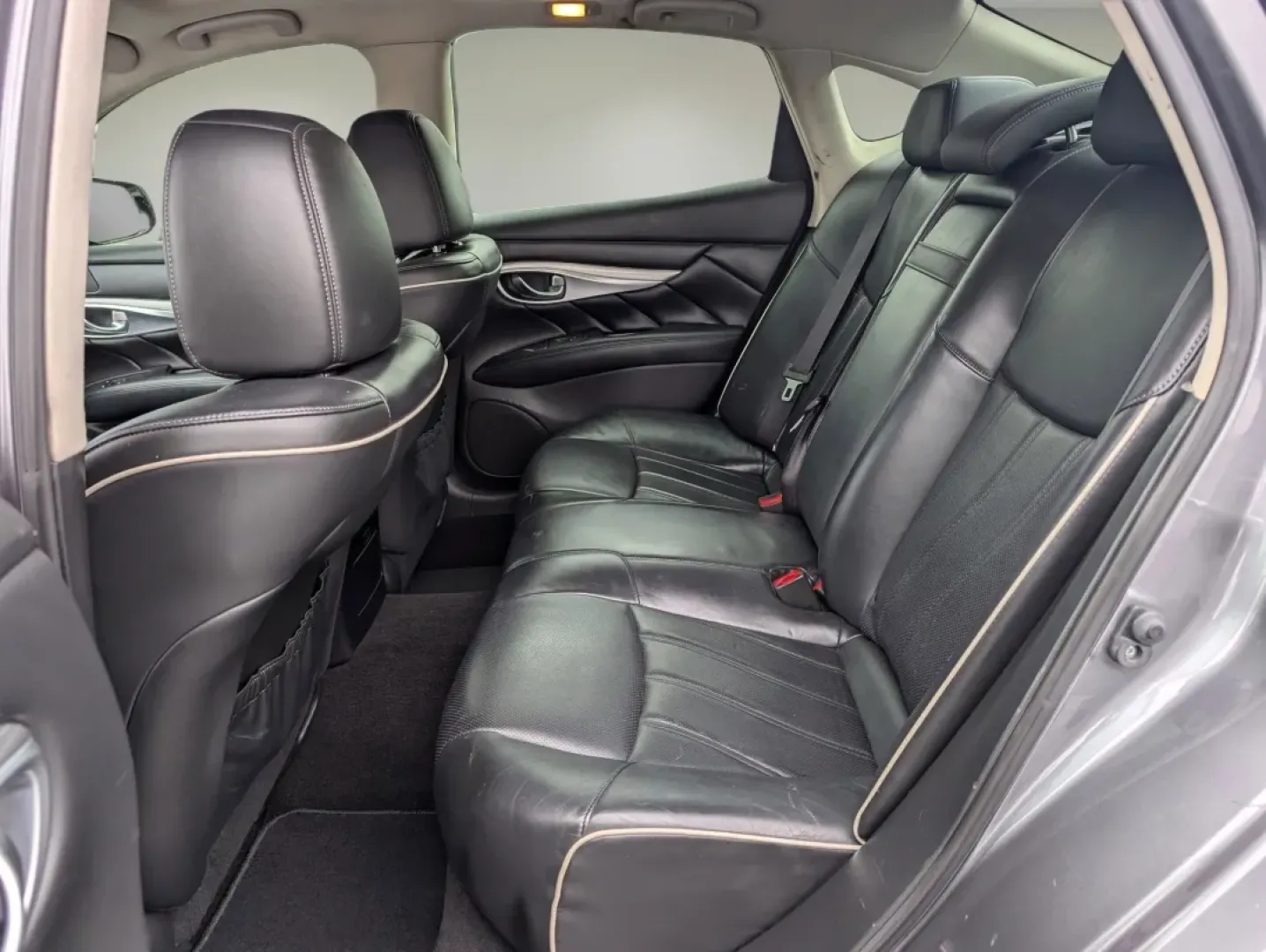 2016 /Graphite Infiniti Q70 (JN1BY1AP2GM) with an Other engine, located at 5115 14th Ave., Columbus, GA, 31904, (706) 323-0345, 32.511494, -84.971046 - **Elevate Your Drive with the 2016 Infiniti Q70: A Luxury Sedan Tailored for Modern Living!**<br /> <br /> Are you searching for a luxurious vehicle that effortlessly combines style, comfort, and top-notch performance? Look no further than the stunning 2016 Infiniti Q70, available now at Gils Auto i - Photo#10