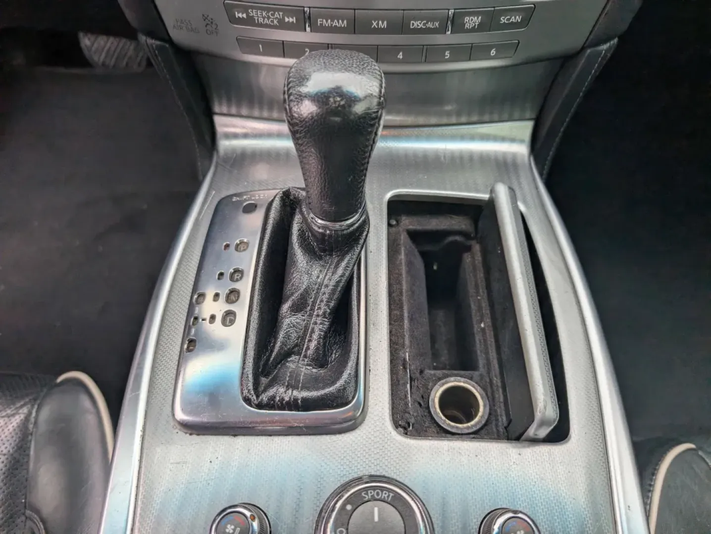 2016 /Graphite Infiniti Q70 (JN1BY1AP2GM) with an Other engine, located at 5115 14th Ave., Columbus, GA, 31904, (706) 323-0345, 32.511494, -84.971046 - **Elevate Your Drive with the 2016 Infiniti Q70: A Luxury Sedan Tailored for Modern Living!**<br /> <br /> Are you searching for a luxurious vehicle that effortlessly combines style, comfort, and top-notch performance? Look no further than the stunning 2016 Infiniti Q70, available now at Gils Auto i - Photo#13