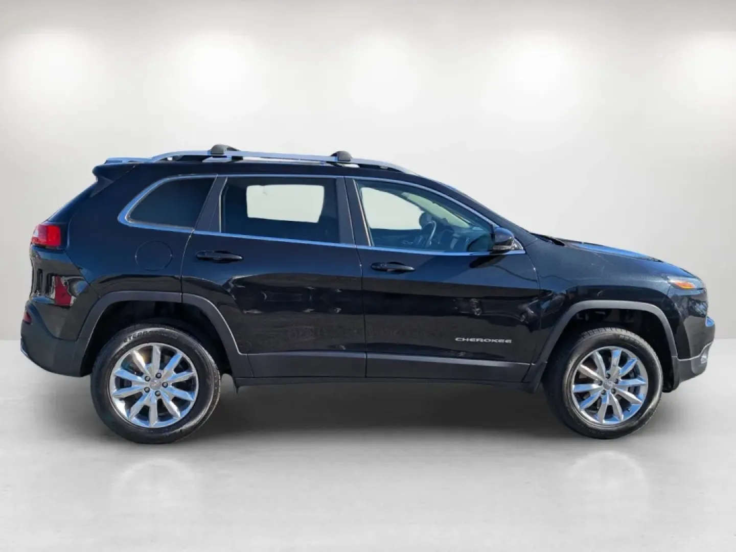 2016 /Black Jeep Cherokee Limited (1C4PJMDB8GW) with an Other engine, located at 3959 U.S. 80 W, Phenix City, AL, 36870, (334) 297-4885, 32.469296, -85.135185 - Are you ready to elevate your adventures and transform your daily commute? Look no further than this stunning 2016 Jeep Cherokee Limited, available exclusively at Gils Auto in Phenix City, AL. This versatile crossover is perfect for growing families, weekend explorers, or budget-conscious buyers see - Photo#3