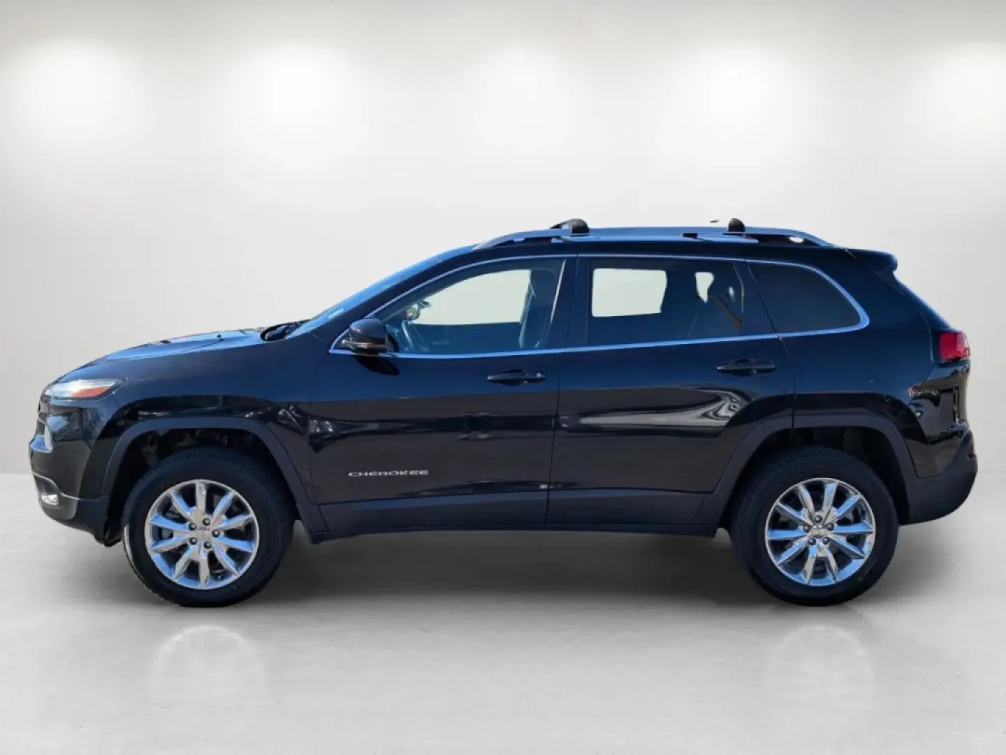 2016 /Black Jeep Cherokee Limited (1C4PJMDB8GW) with an Other engine, located at 3959 U.S. 80 W, Phenix City, AL, 36870, (334) 297-4885, 32.469296, -85.135185 - Are you ready to elevate your adventures and transform your daily commute? Look no further than this stunning 2016 Jeep Cherokee Limited, available exclusively at Gils Auto in Phenix City, AL. This versatile crossover is perfect for growing families, weekend explorers, or budget-conscious buyers see - Photo#7