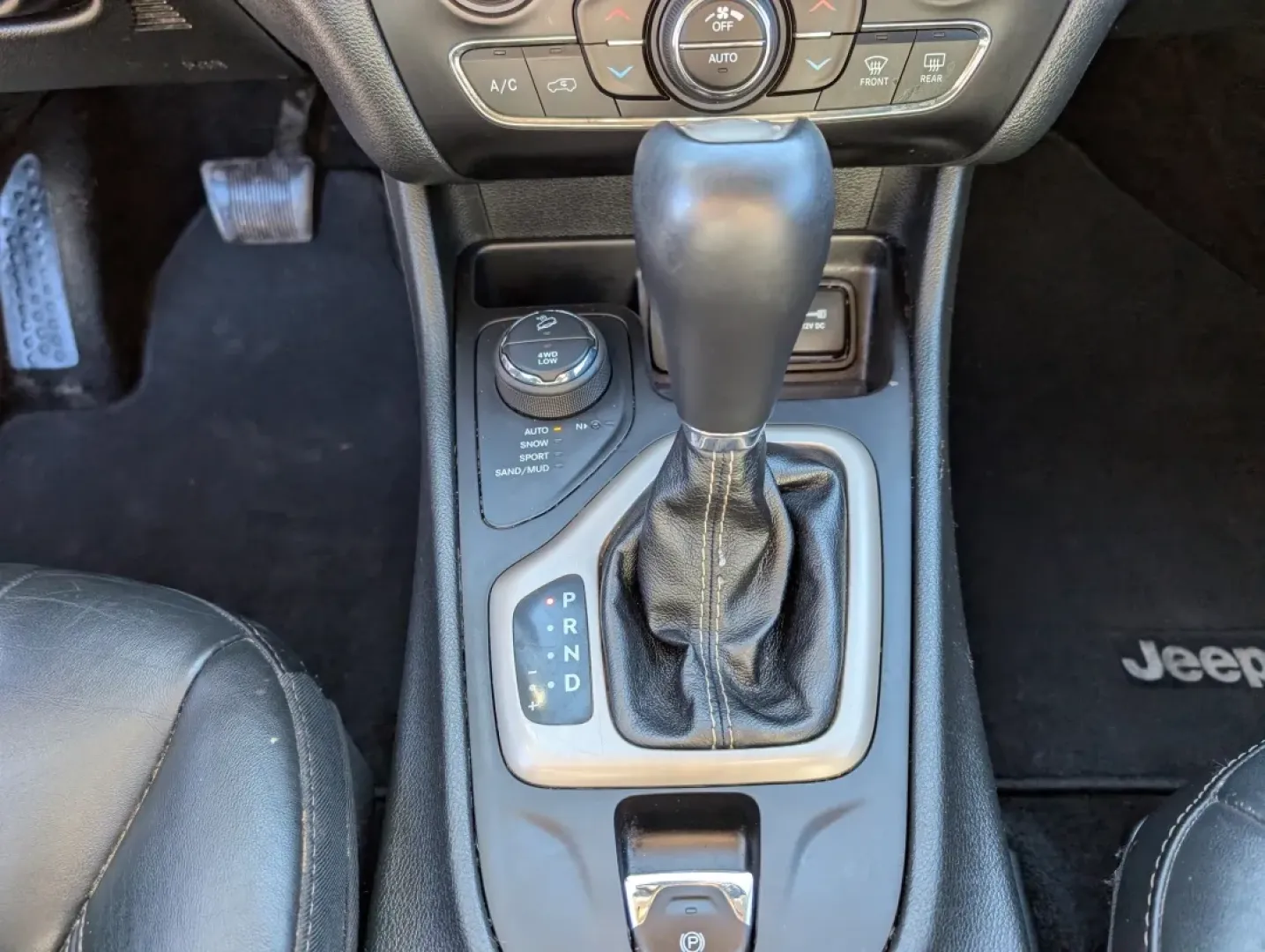 2016 /Black Jeep Cherokee Limited (1C4PJMDB8GW) with an Other engine, located at 3959 U.S. 80 W, Phenix City, AL, 36870, (334) 297-4885, 32.469296, -85.135185 - Are you ready to elevate your adventures and transform your daily commute? Look no further than this stunning 2016 Jeep Cherokee Limited, available exclusively at Gils Auto in Phenix City, AL. This versatile crossover is perfect for growing families, weekend explorers, or budget-conscious buyers see - Photo#13