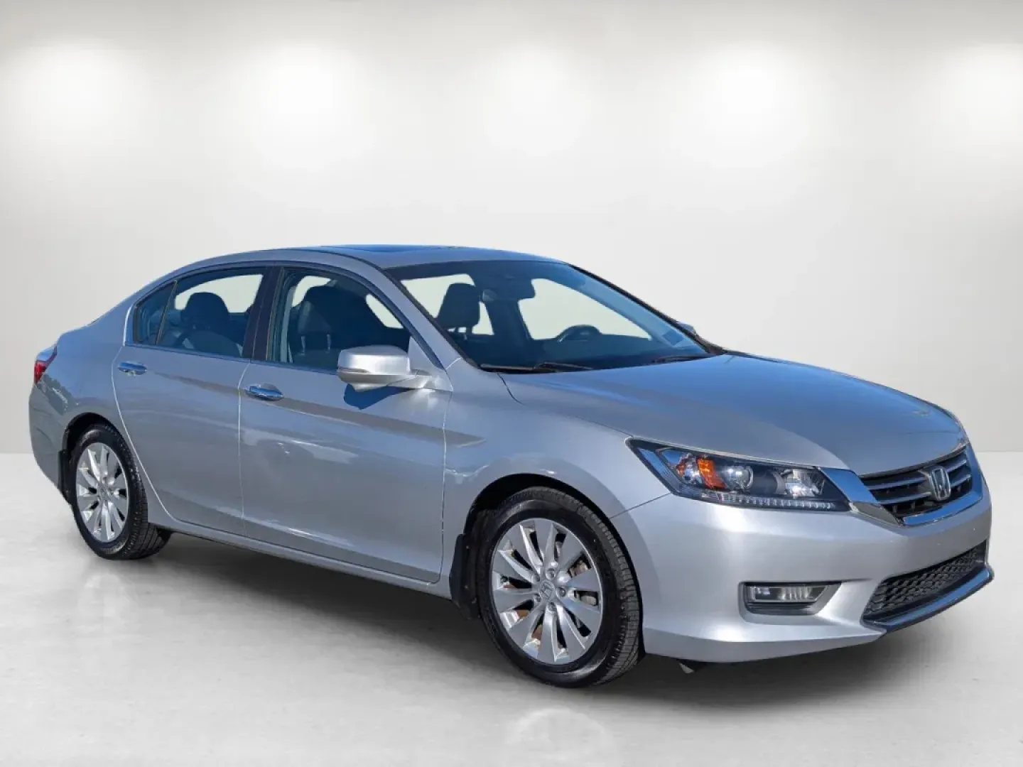 2013 Honda Accord Sdn EX-L (1HGCR2F80DA) with an Other engine, located at 3959 U.S. 80 W, Phenix City, AL, 36870, (334) 297-4885, 32.469296, -85.135185 - **Drive into Adventure with the 2013 Honda Accord EX-L at Gils Auto, Phenix City!**<br /> <br /> Are you ready to elevate your daily commute or family outings with a reliable and stylish vehicle? The 2013 Honda Accord EX-L is designed for those who appreciate comfort, performance, and modern technol - Photo#2