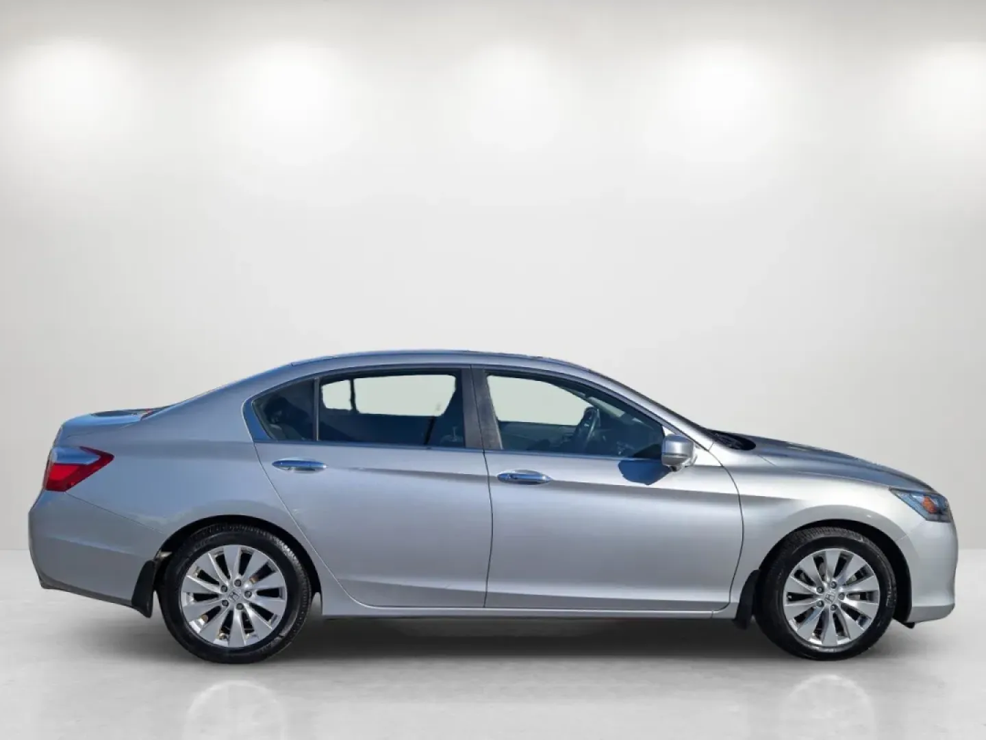 2013 Honda Accord Sdn EX-L (1HGCR2F80DA) with an Other engine, located at 3959 U.S. 80 W, Phenix City, AL, 36870, (334) 297-4885, 32.469296, -85.135185 - **Drive into Adventure with the 2013 Honda Accord EX-L at Gils Auto, Phenix City!**<br /> <br /> Are you ready to elevate your daily commute or family outings with a reliable and stylish vehicle? The 2013 Honda Accord EX-L is designed for those who appreciate comfort, performance, and modern technol - Photo#3